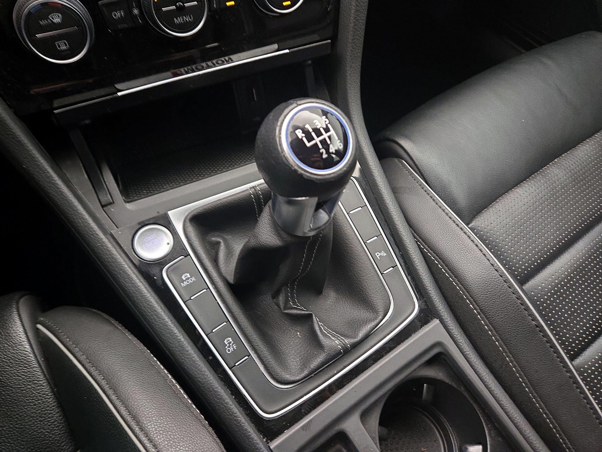 Thumbnail: 2019 Volkswagen Golf - 18