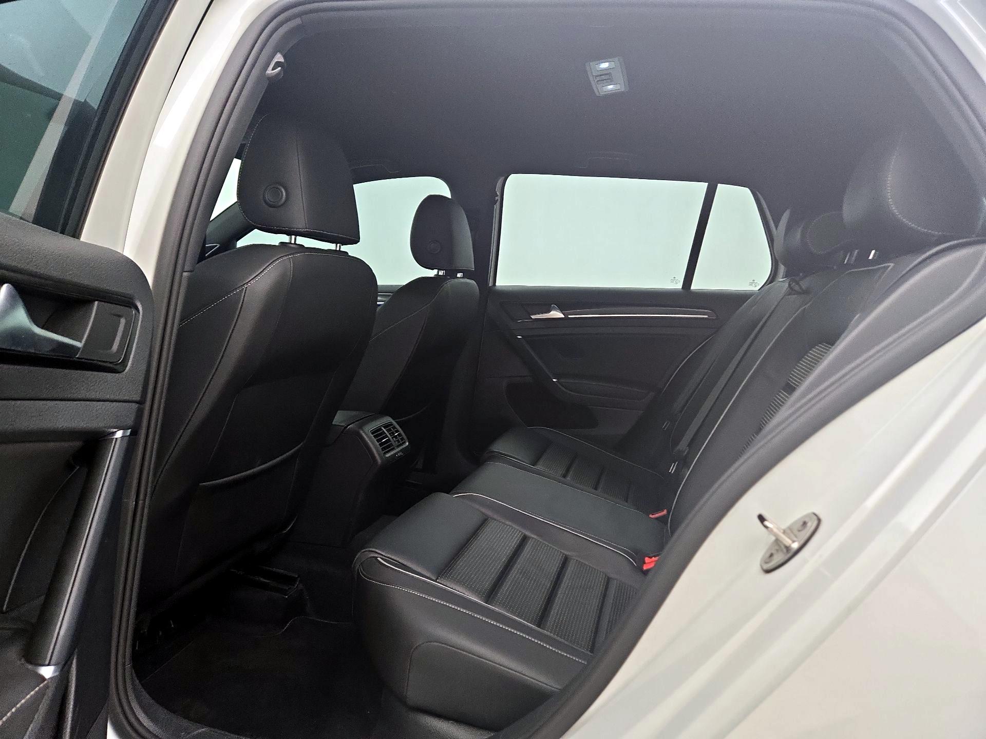 Thumbnail: 2019 Volkswagen Golf - 20