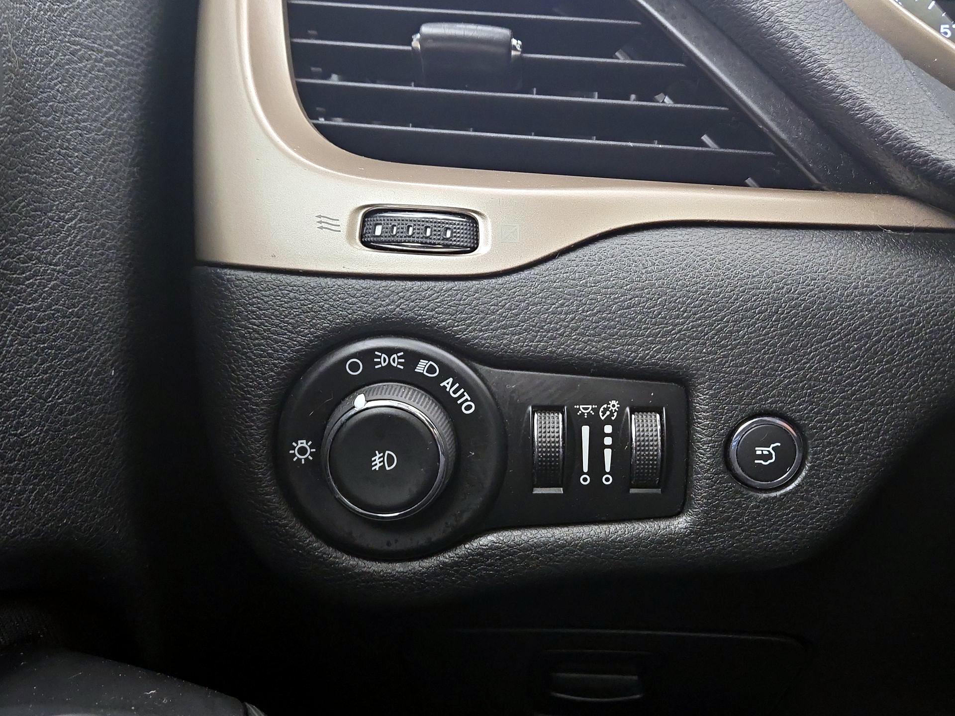 Thumbnail: 2015 Jeep Cherokee - 13