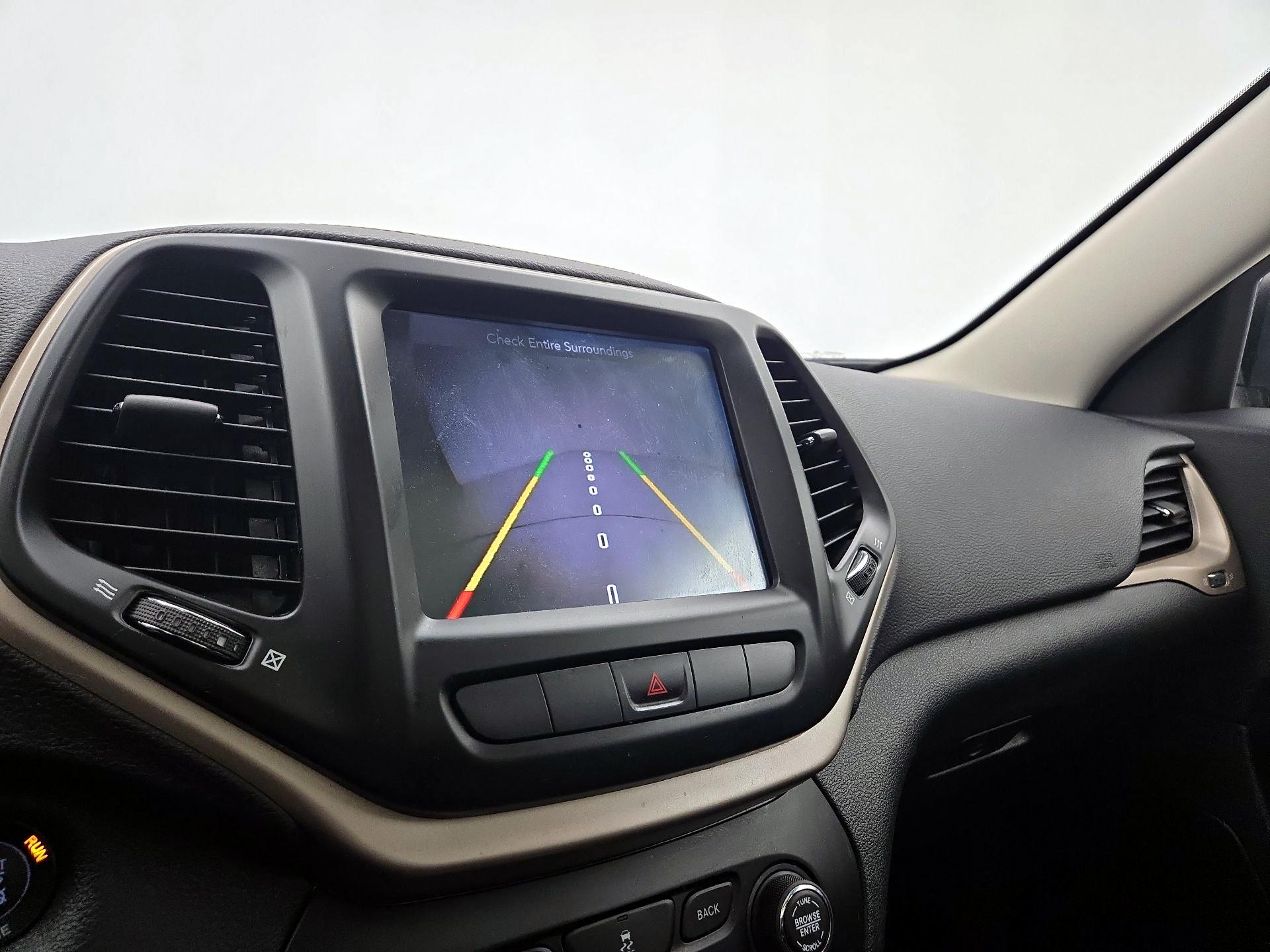 Thumbnail: 2015 Jeep Cherokee - 14