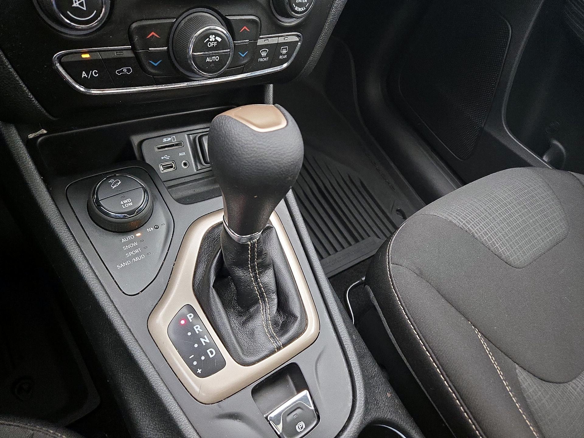 Thumbnail: 2015 Jeep Cherokee - 17