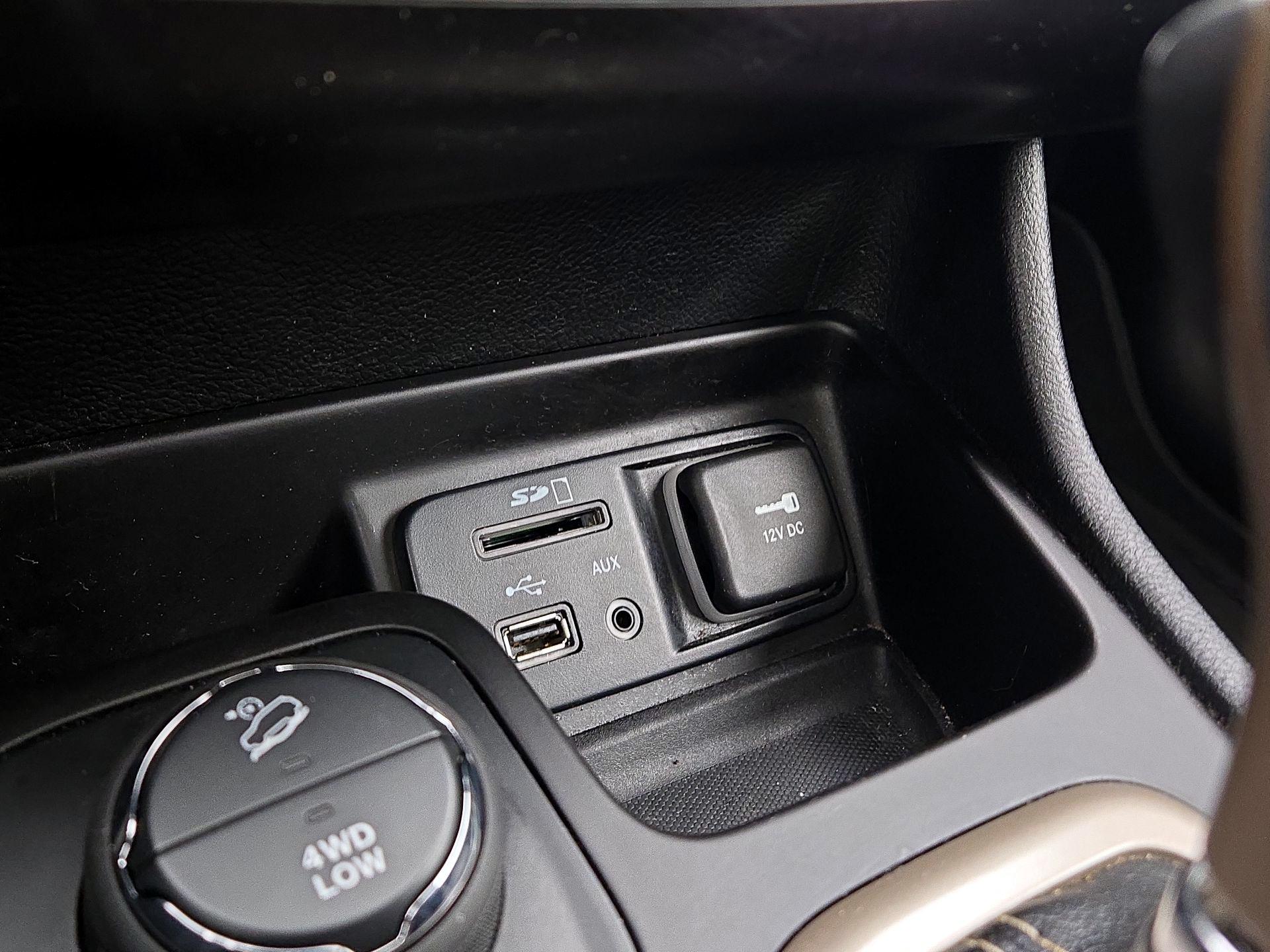 Thumbnail: 2015 Jeep Cherokee - 18