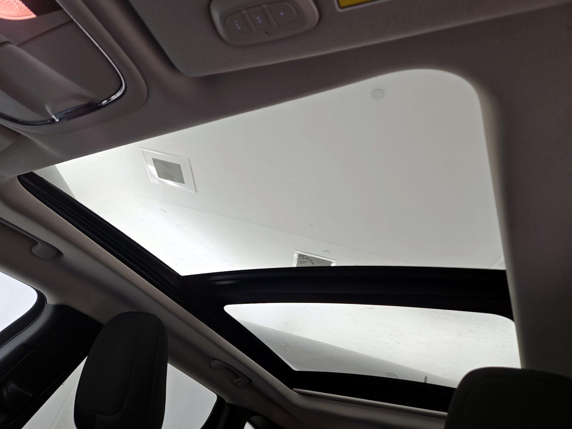 Thumbnail: 2015 Jeep Cherokee - 19