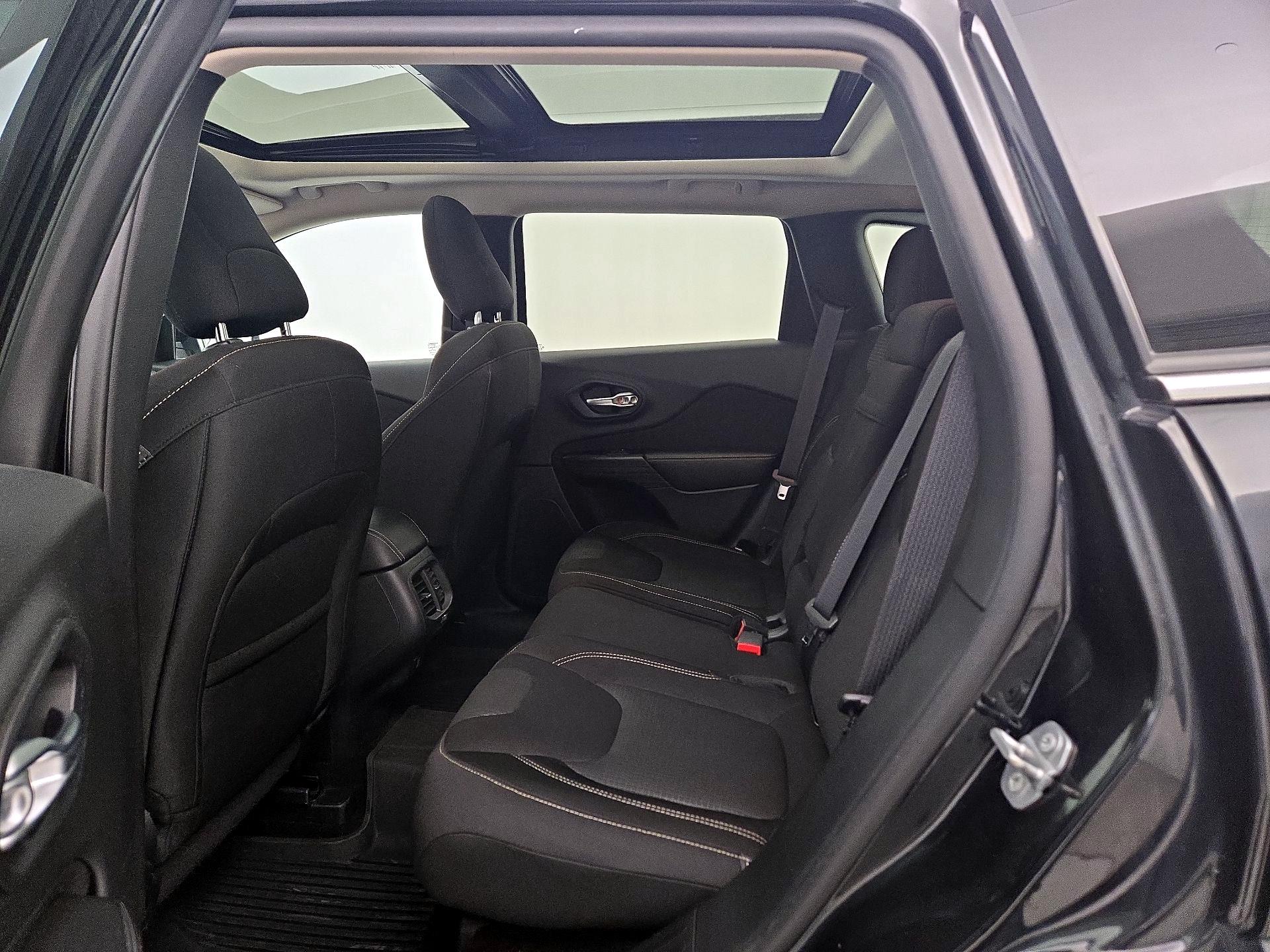 Thumbnail: 2015 Jeep Cherokee - 20