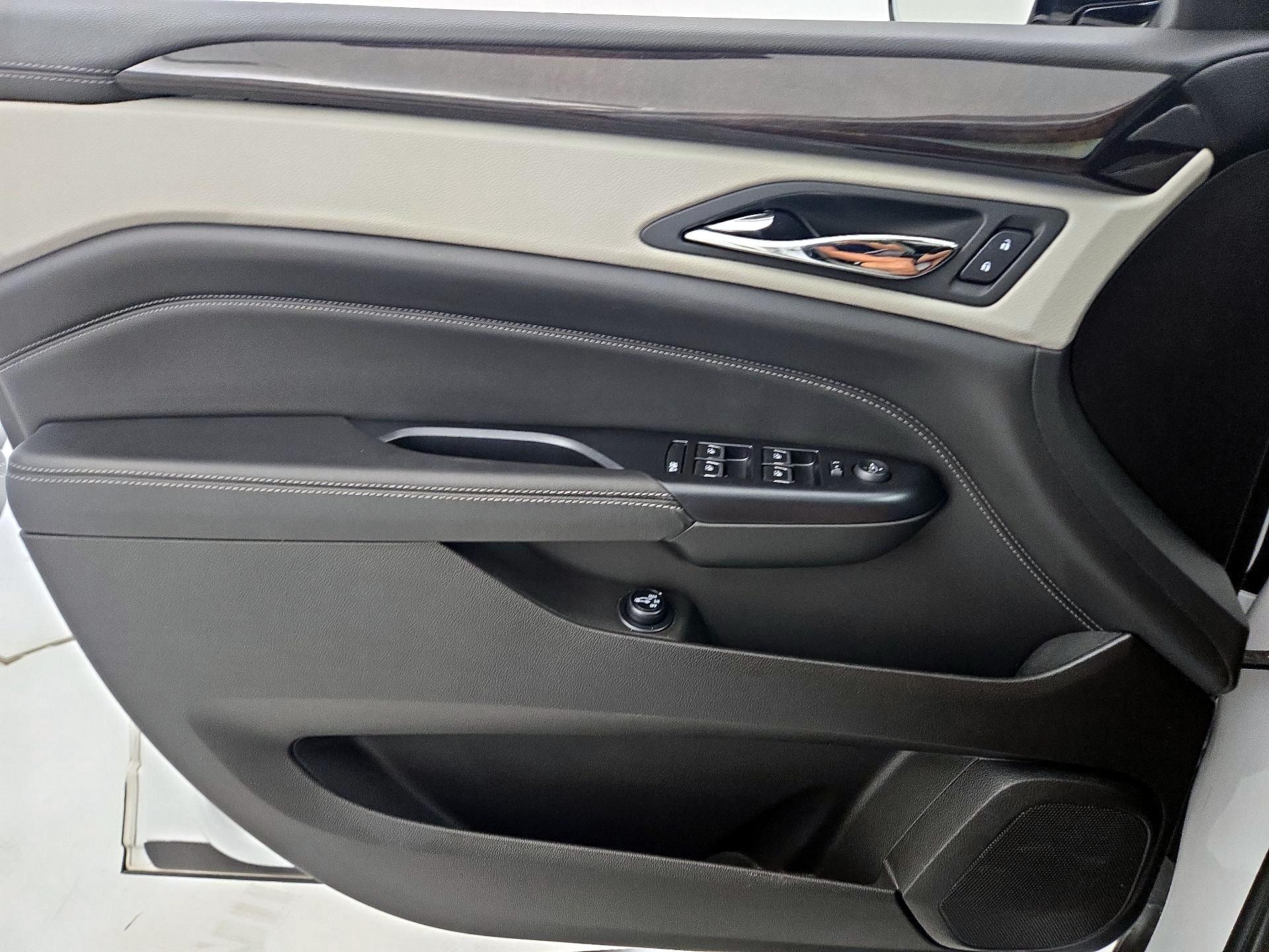 Thumbnail: 2015 Cadillac SRX - 12