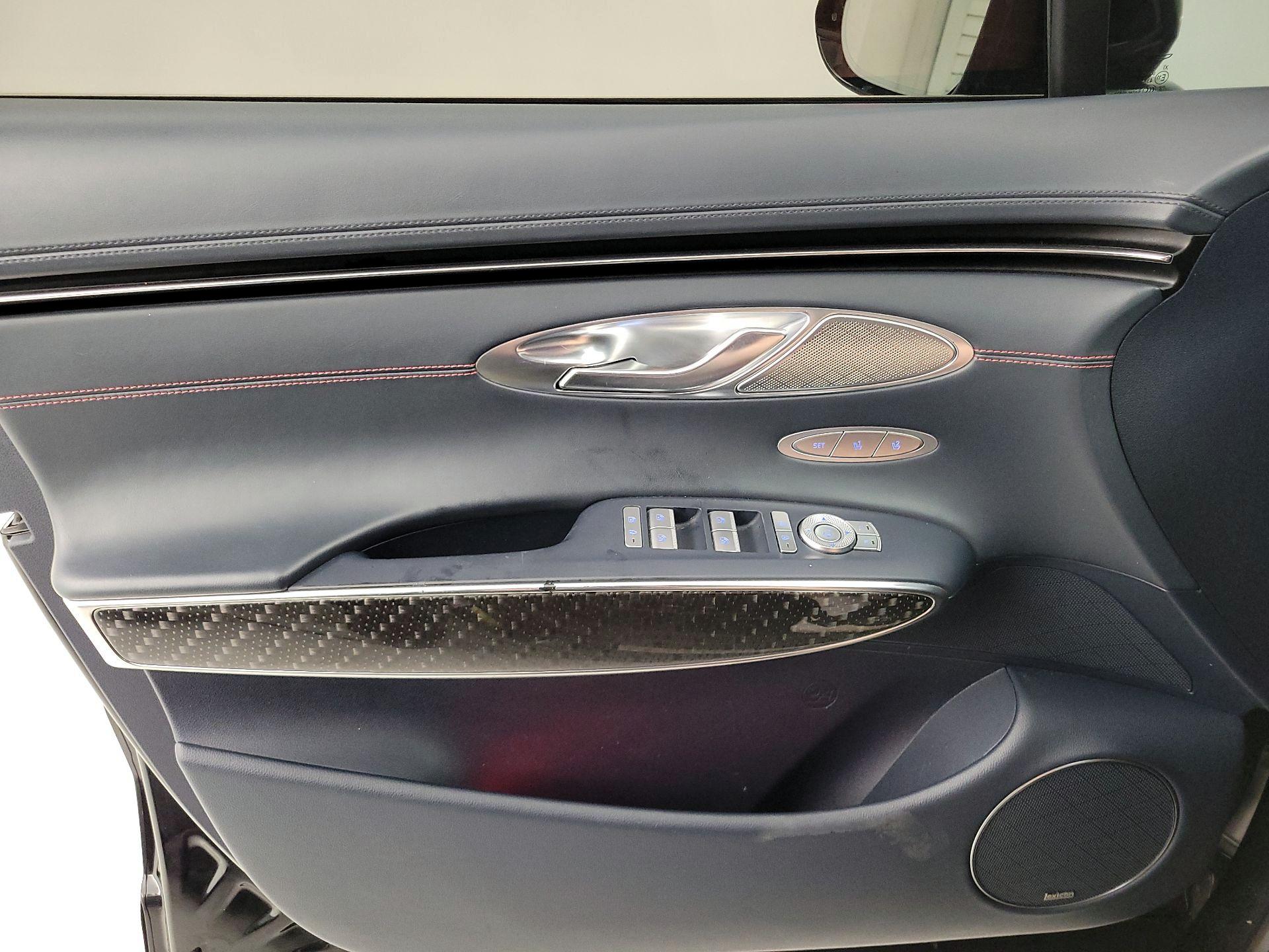 Thumbnail: 2022 Genesis GV70 - 12