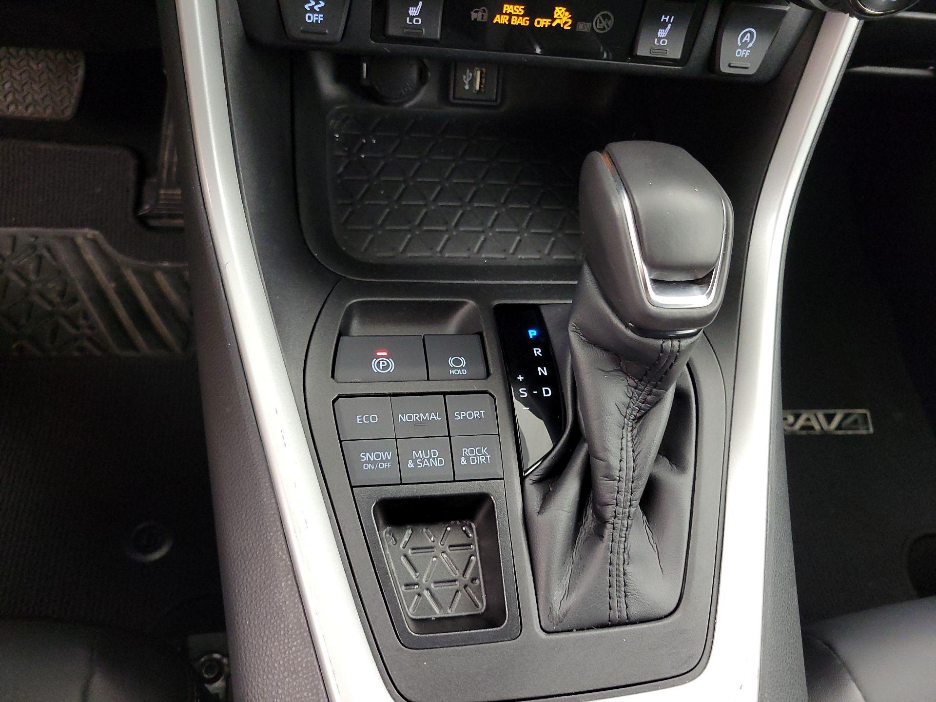 Thumbnail: 2023 Toyota RAV4 - 17