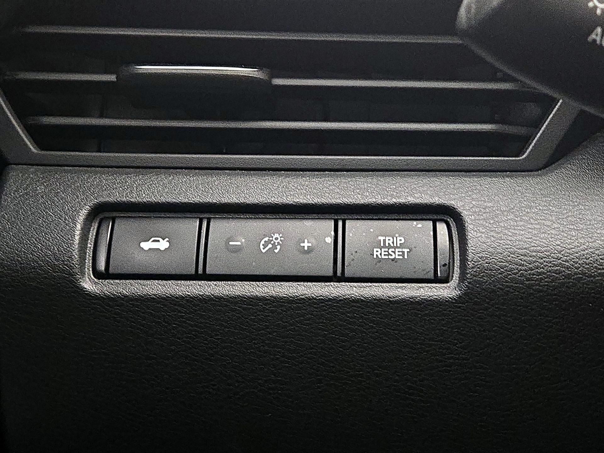 Thumbnail: 2020 Nissan Altima - 13