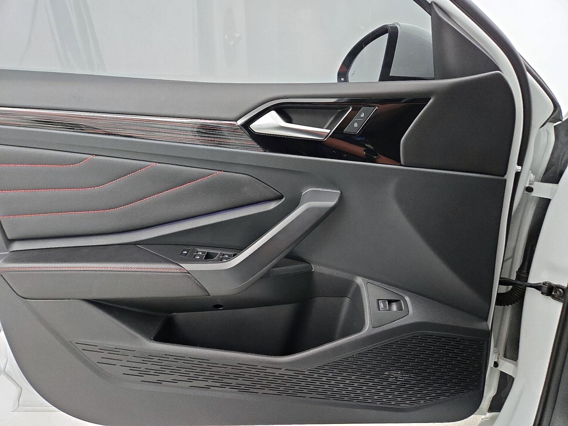Thumbnail: 2023 Volkswagen Jetta - 12