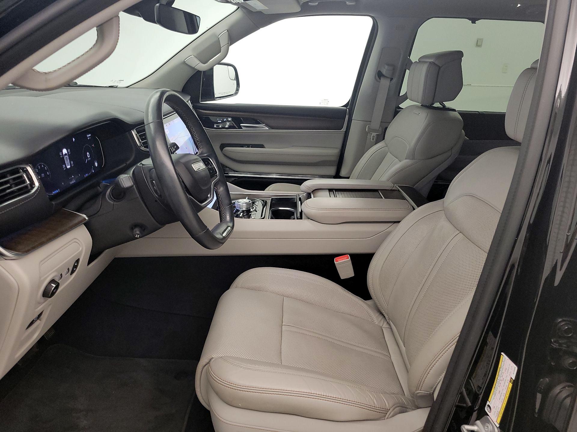 Thumbnail: 2022 Jeep Grand Wagoneer - 11