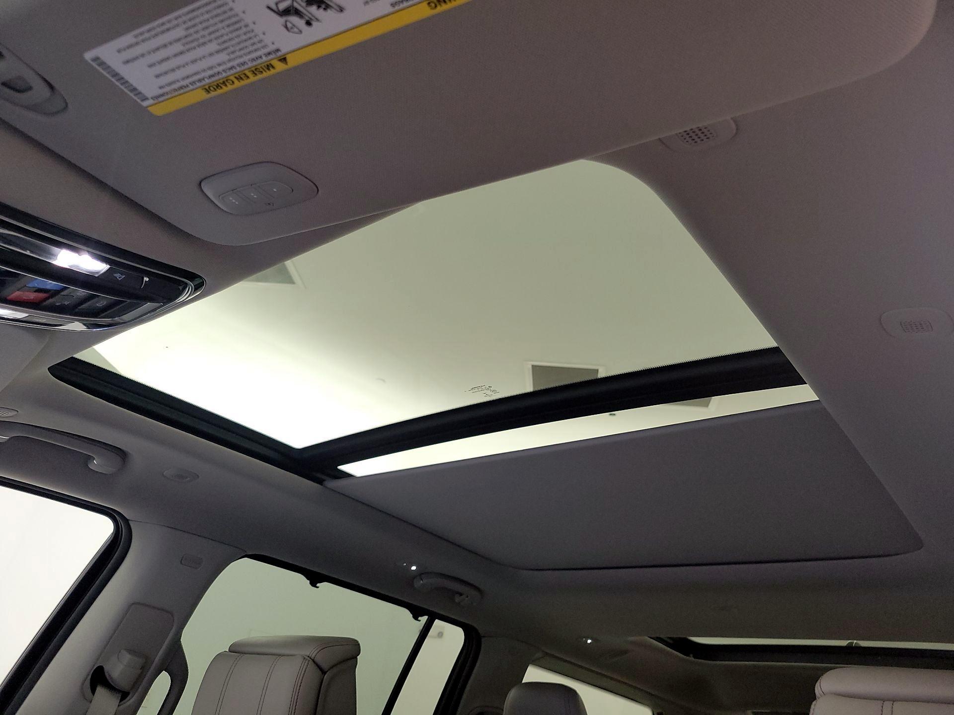 Thumbnail: 2022 Jeep Grand Wagoneer - 20