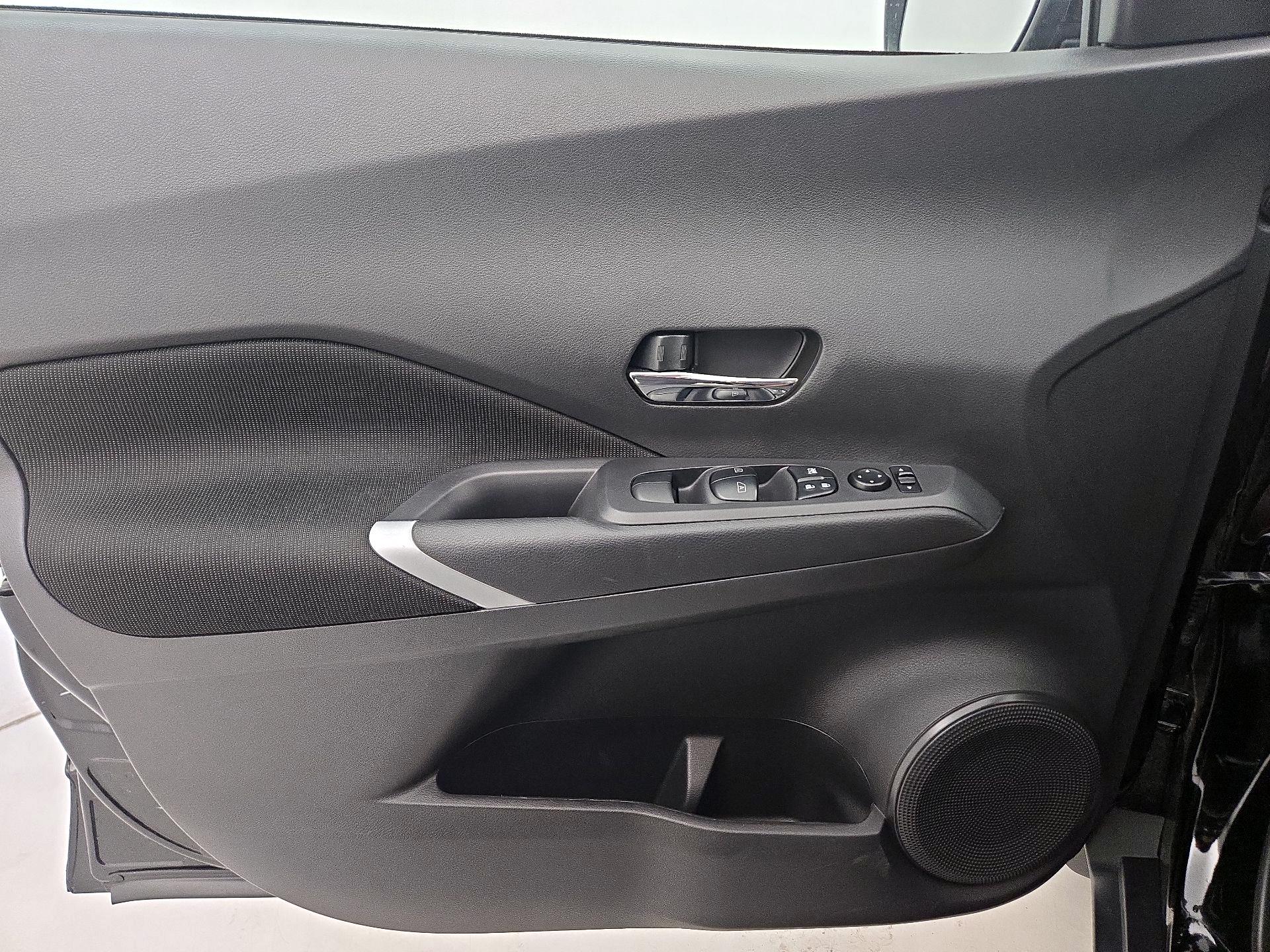 Thumbnail: 2023 Nissan Kicks - 12