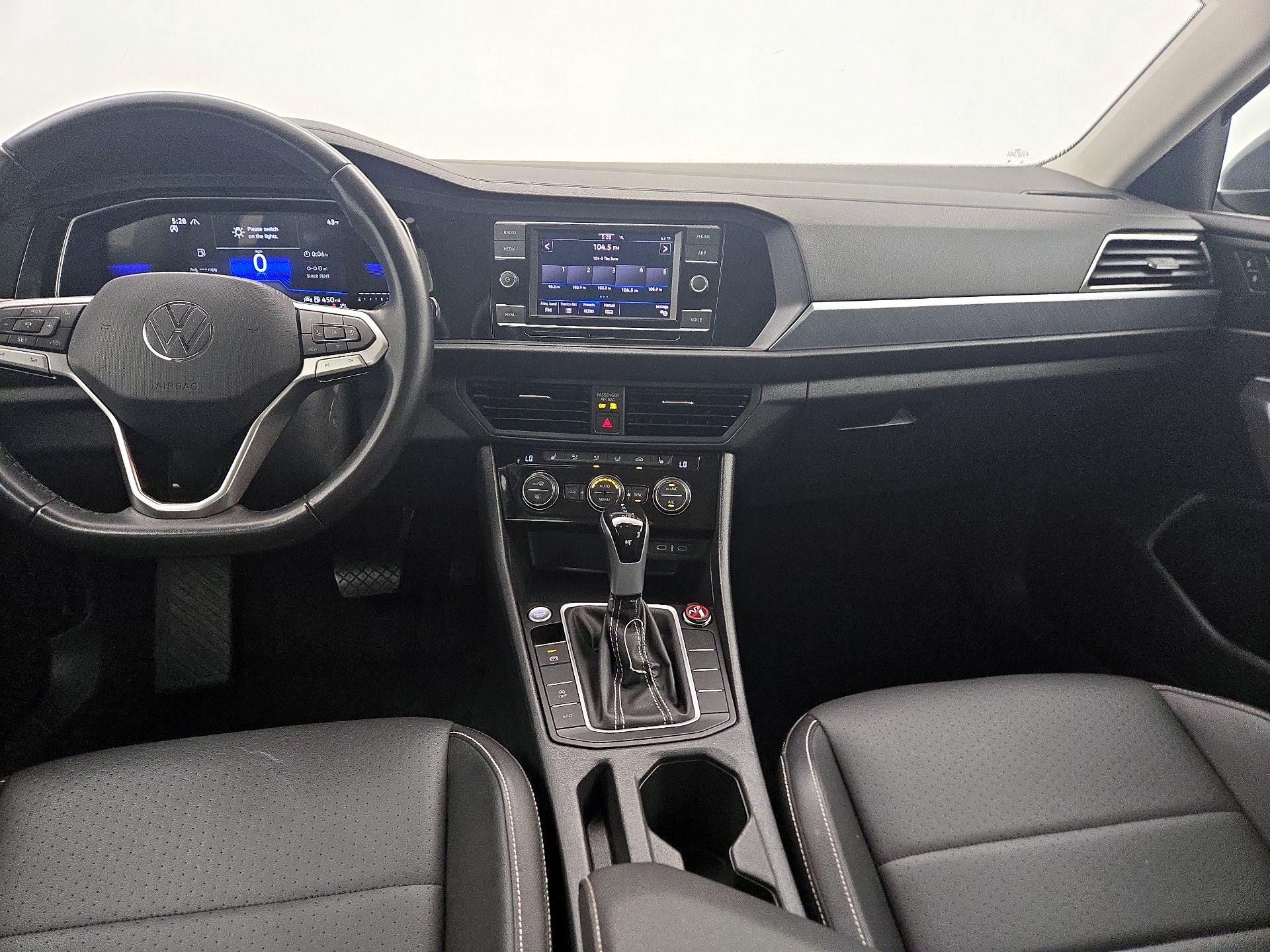 Thumbnail: 2024 Volkswagen Jetta - 9