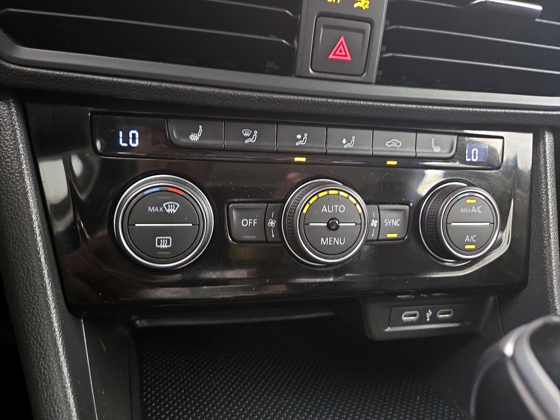 Thumbnail: 2024 Volkswagen Jetta - 16