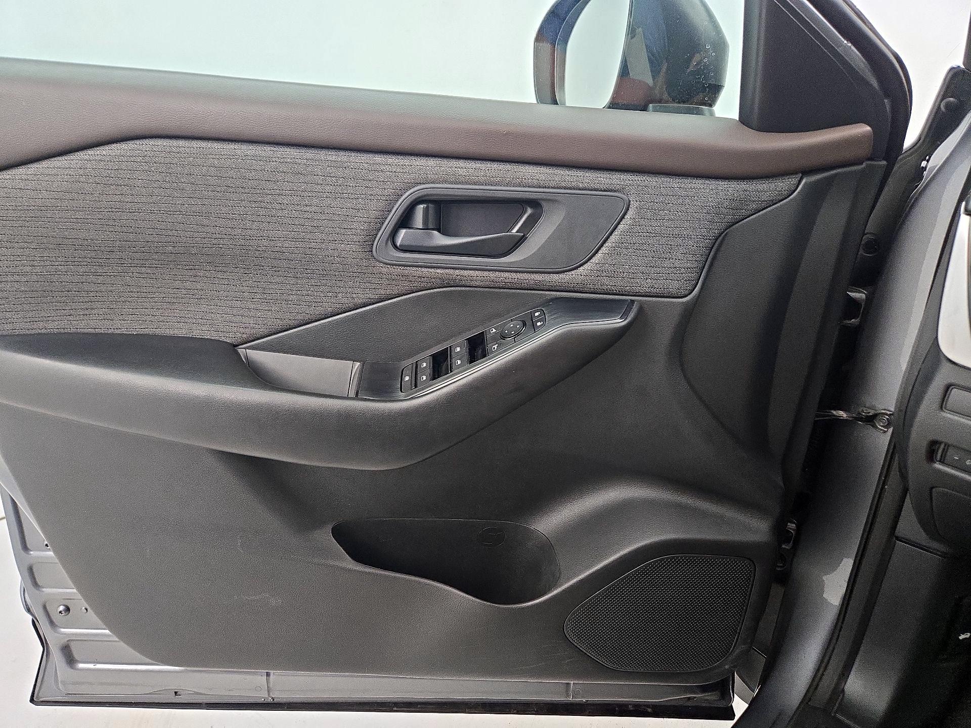 Thumbnail: 2023 Nissan Rogue - 12