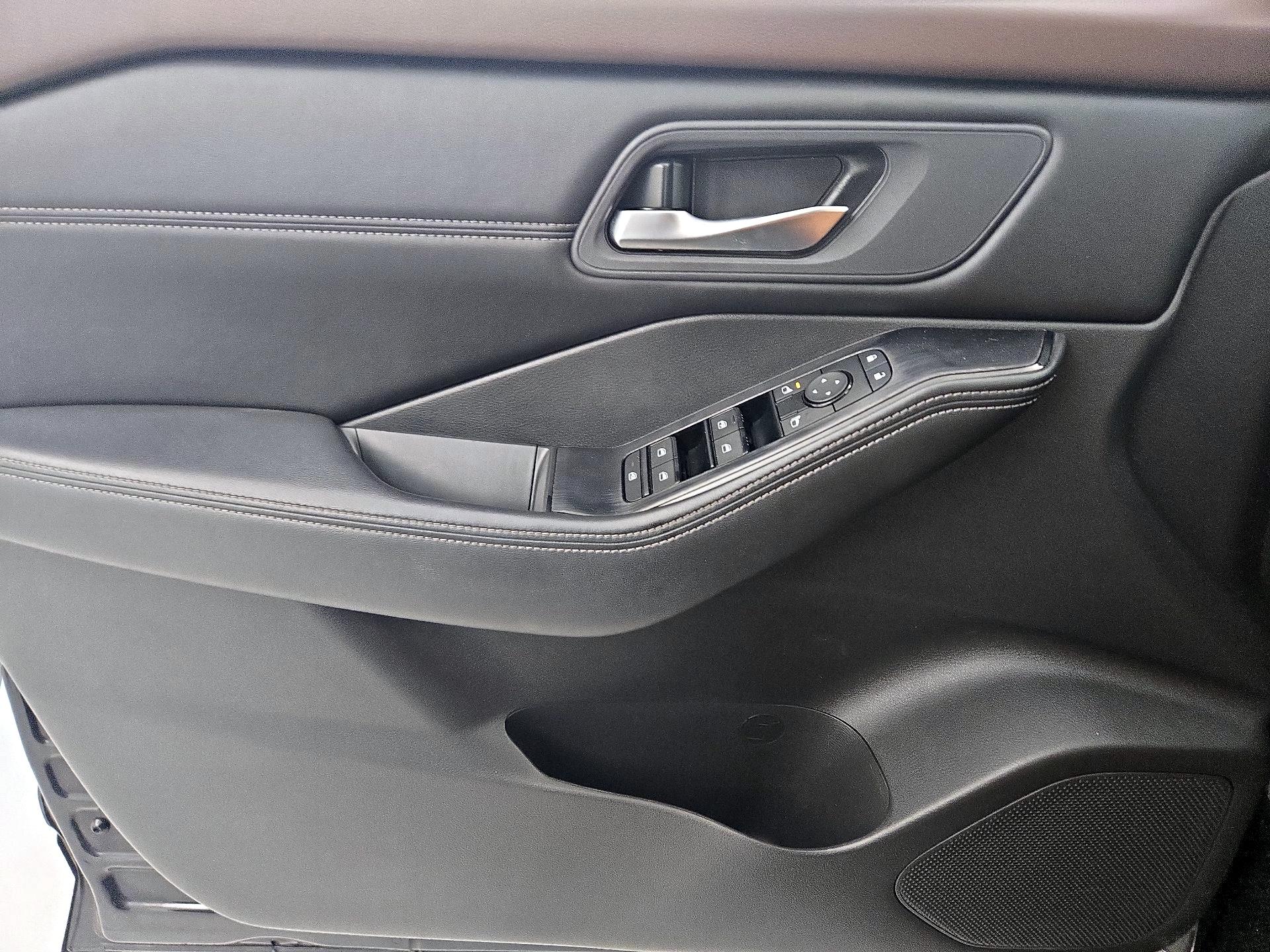 Thumbnail: 2023 Nissan Rogue - 12