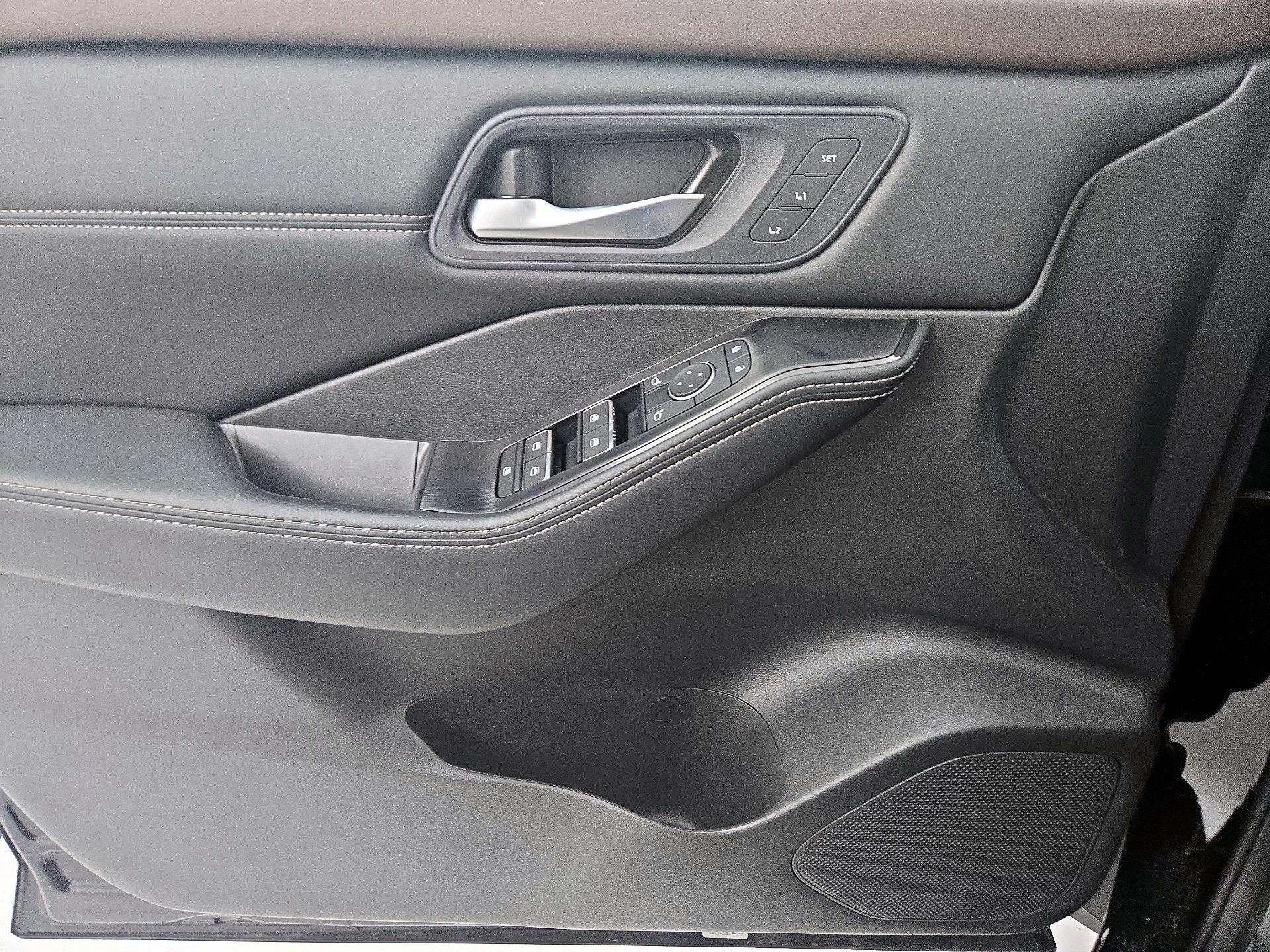 Thumbnail: 2023 Nissan Rogue - 12