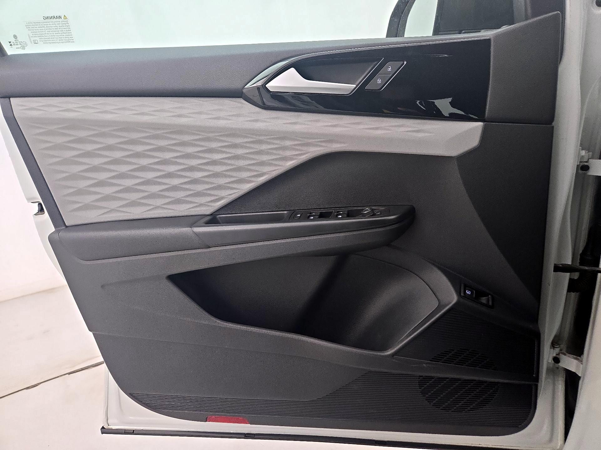 Thumbnail: 2023 Volkswagen Taos - 12