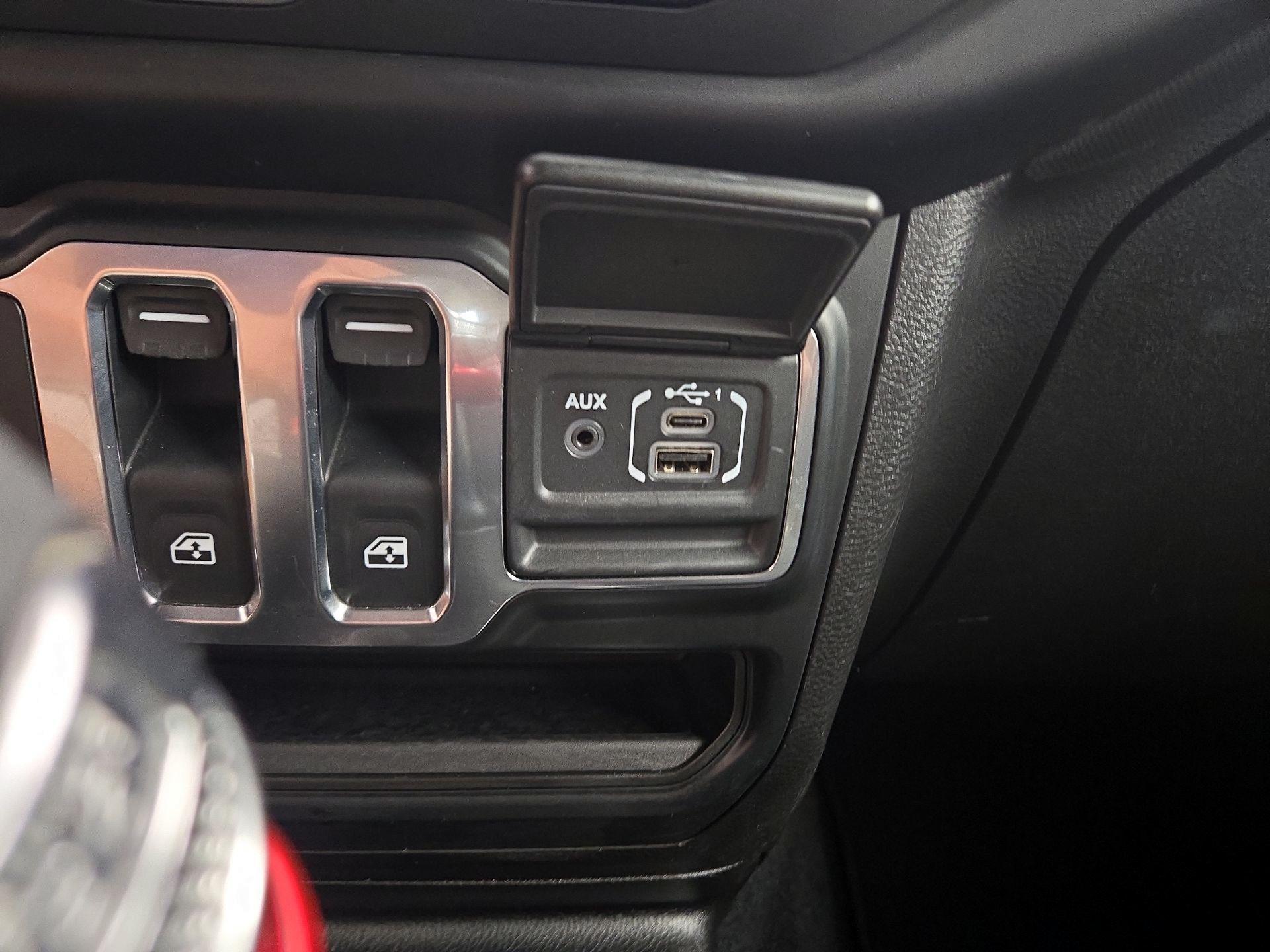 Thumbnail: 2021 Jeep Wrangler - 18