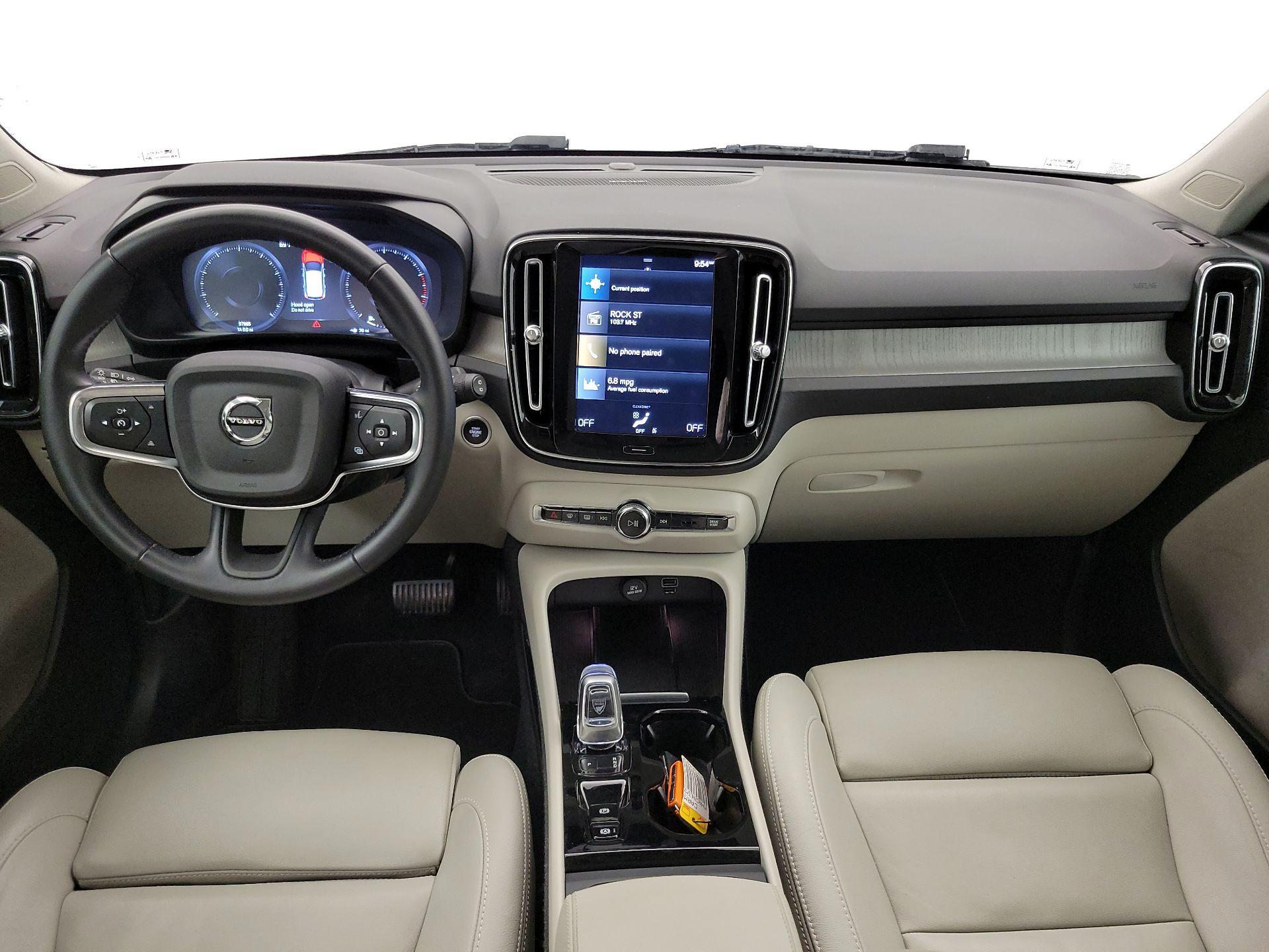 Thumbnail: 2021 Volvo XC40 - 9