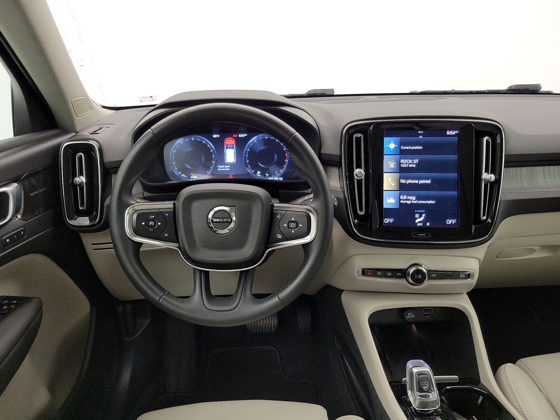 Thumbnail: 2021 Volvo XC40 - 10