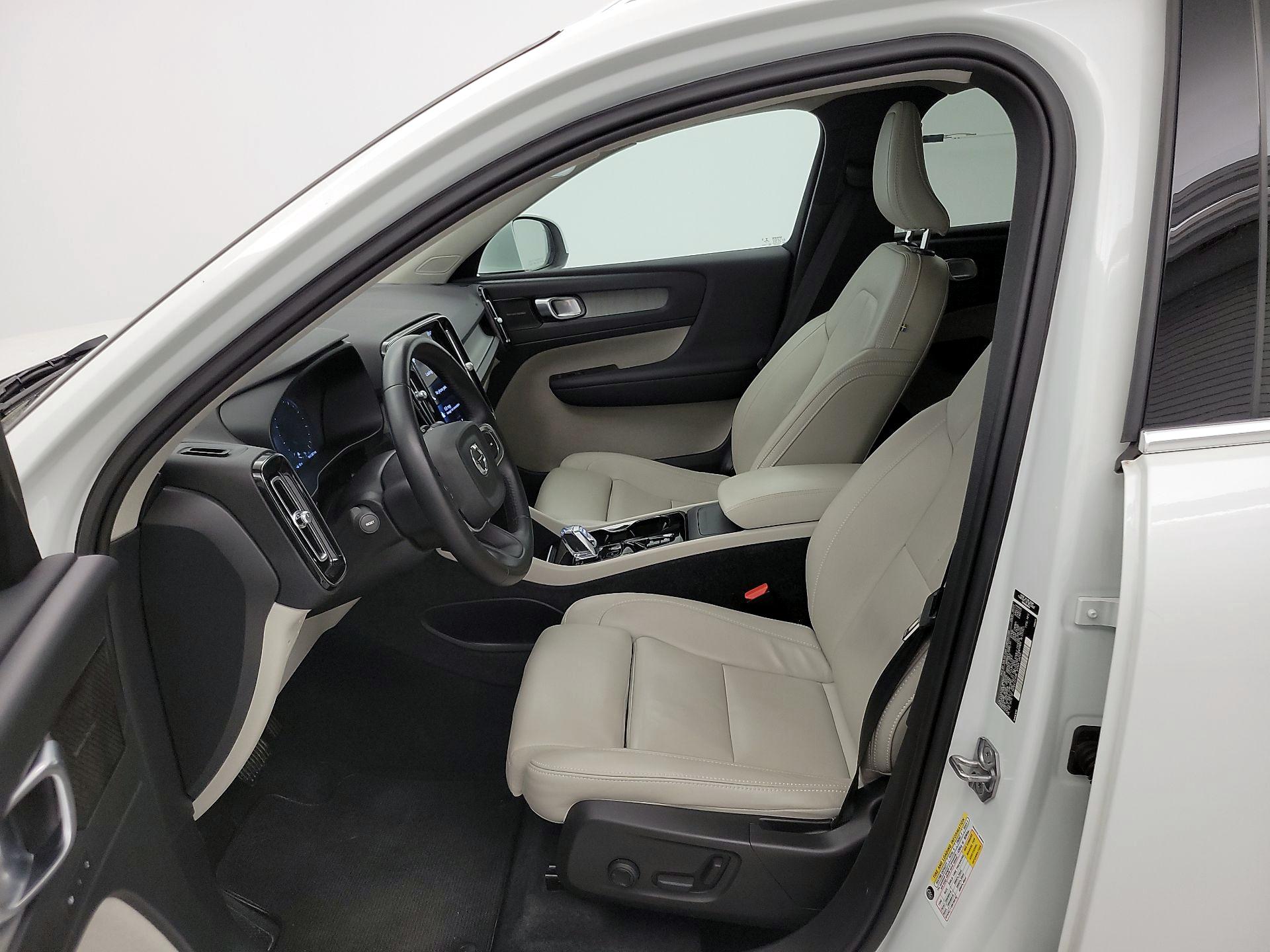 Thumbnail: 2021 Volvo XC40 - 11