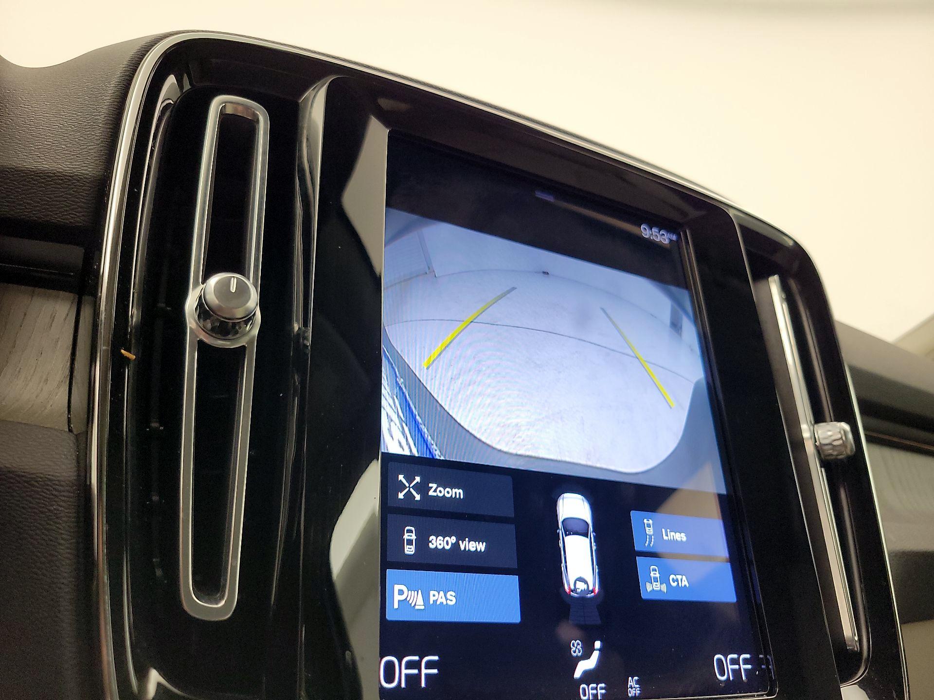 Thumbnail: 2021 Volvo XC40 - 15