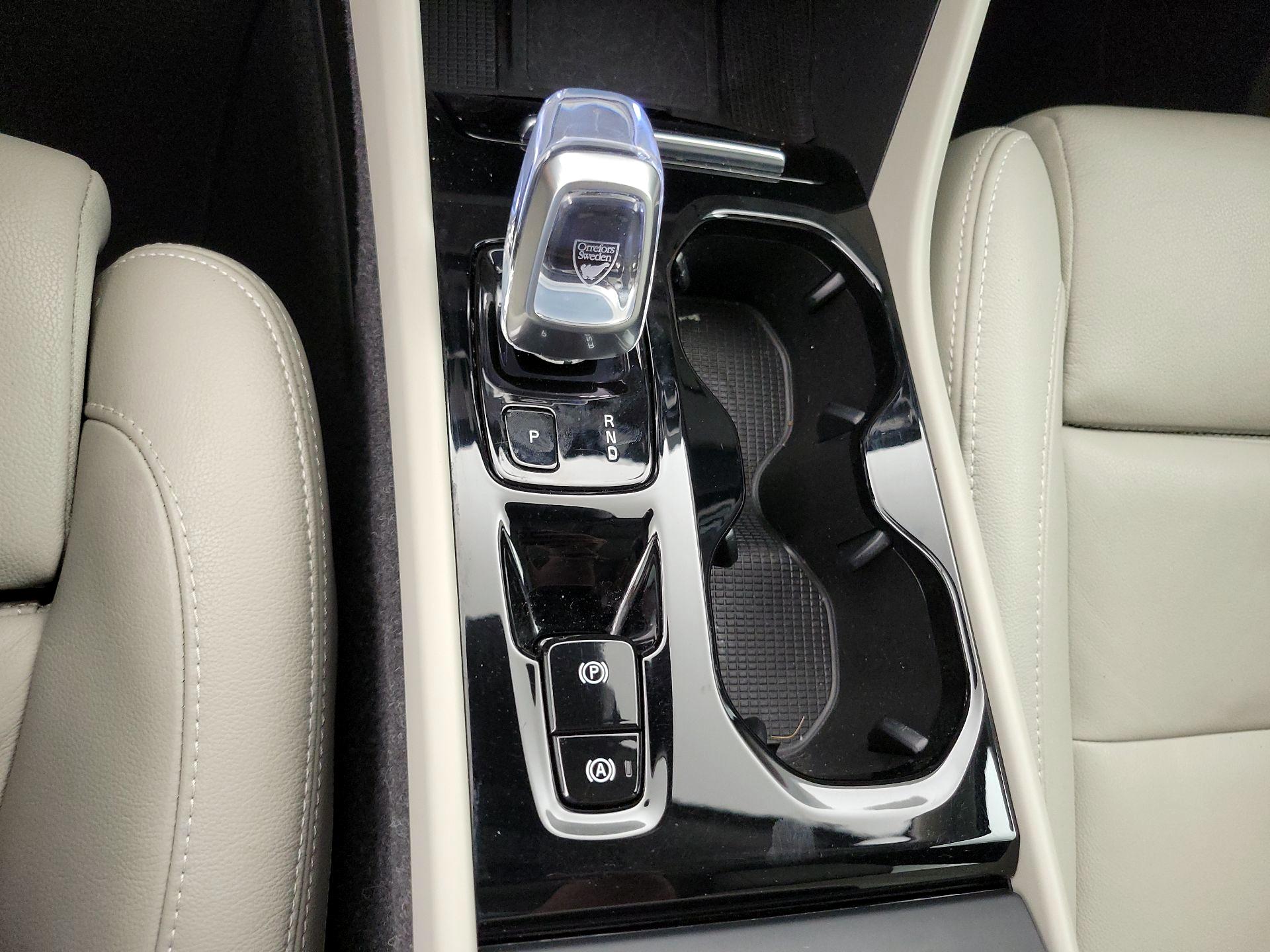 Thumbnail: 2021 Volvo XC40 - 18