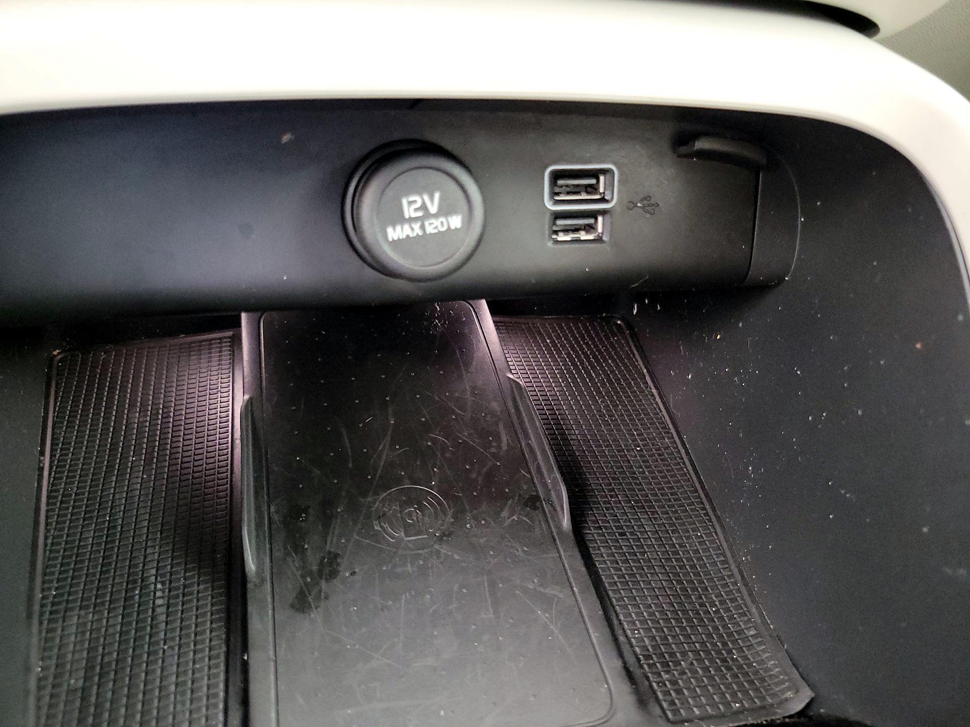 Thumbnail: 2021 Volvo XC40 - 19