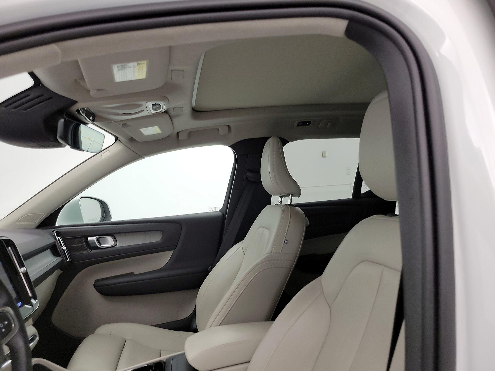 Thumbnail: 2021 Volvo XC40 - 20