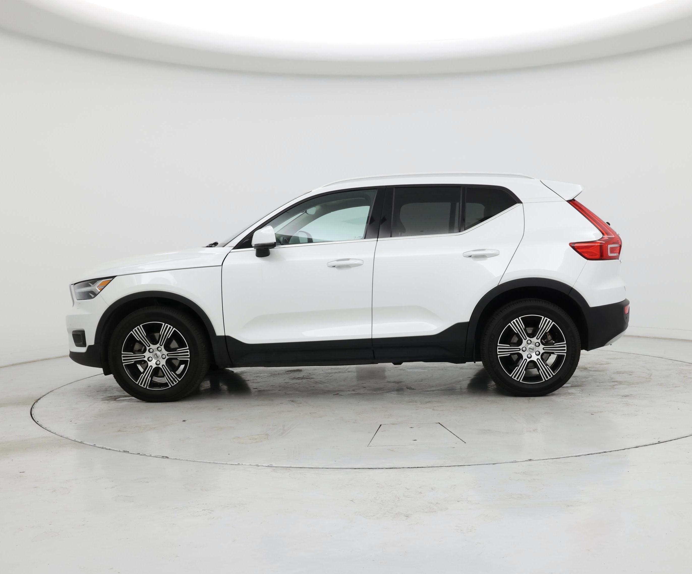 Thumbnail: 2021 Volvo XC40 - 3
