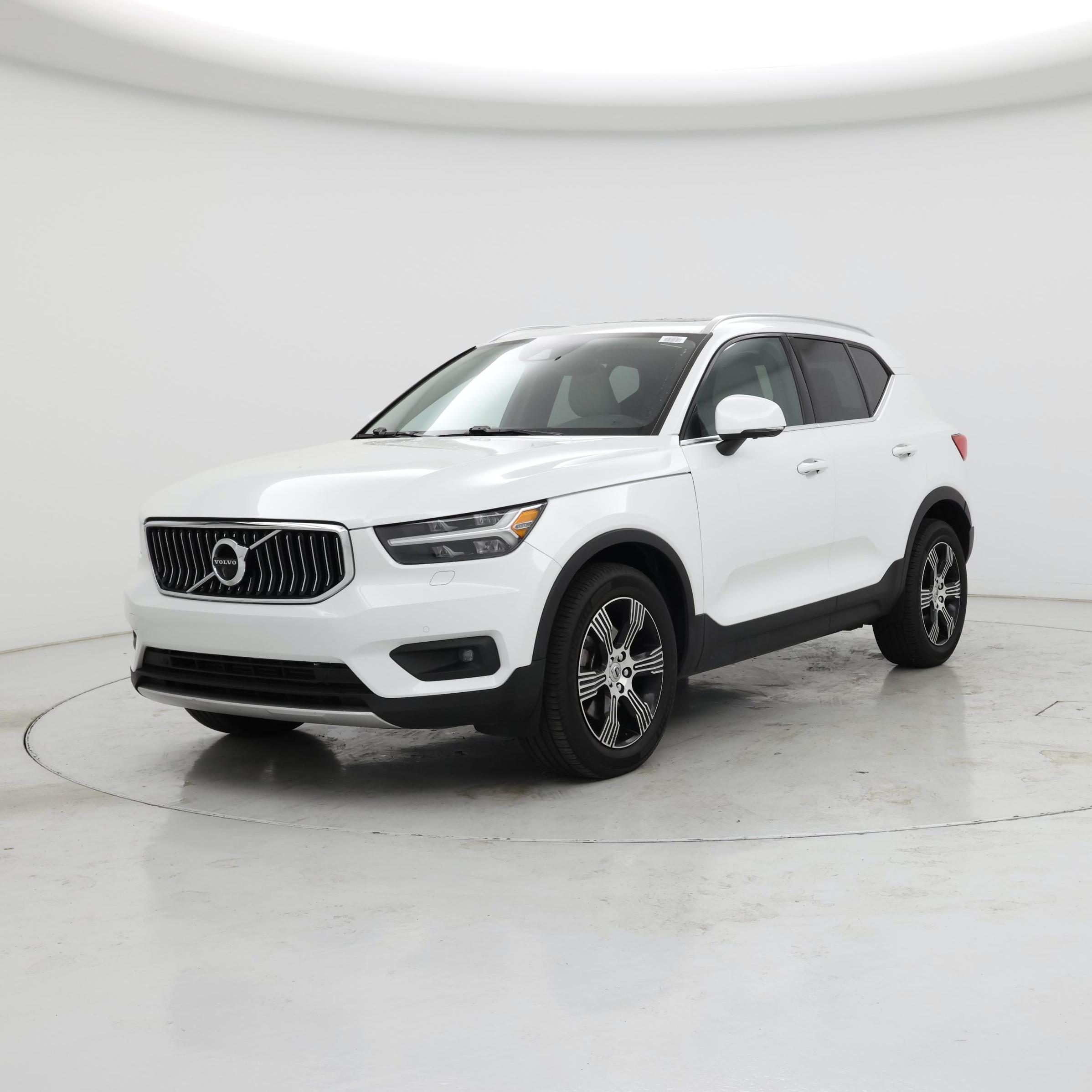 Thumbnail: 2021 Volvo XC40 - 4
