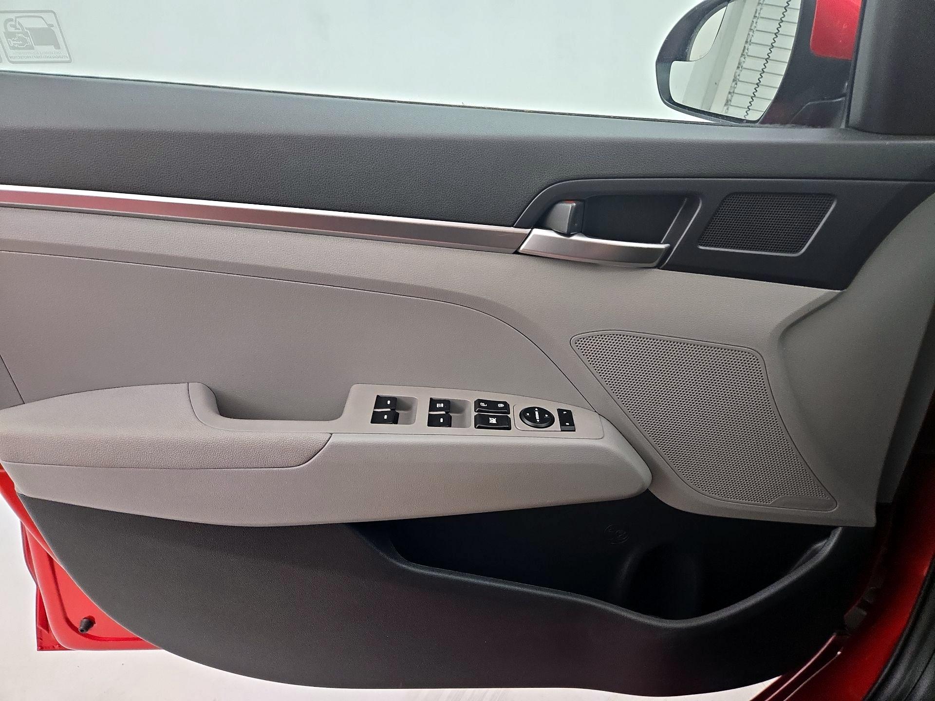 Thumbnail: 2020 Hyundai Elantra - 12