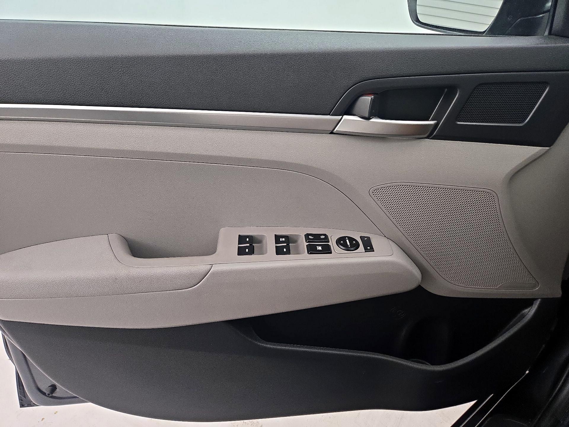 Thumbnail: 2020 Hyundai Elantra - 12
