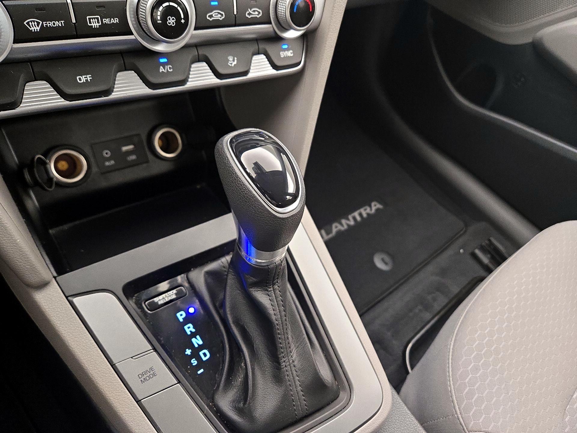 Thumbnail: 2020 Hyundai Elantra - 17