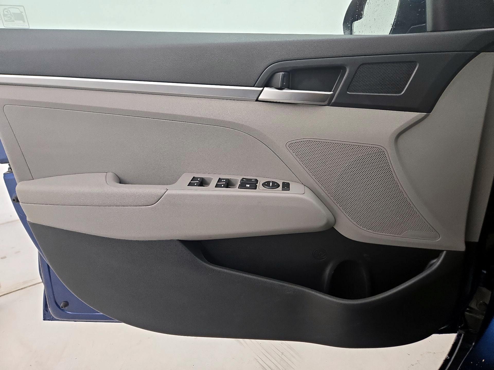 Thumbnail: 2020 Hyundai Elantra - 12