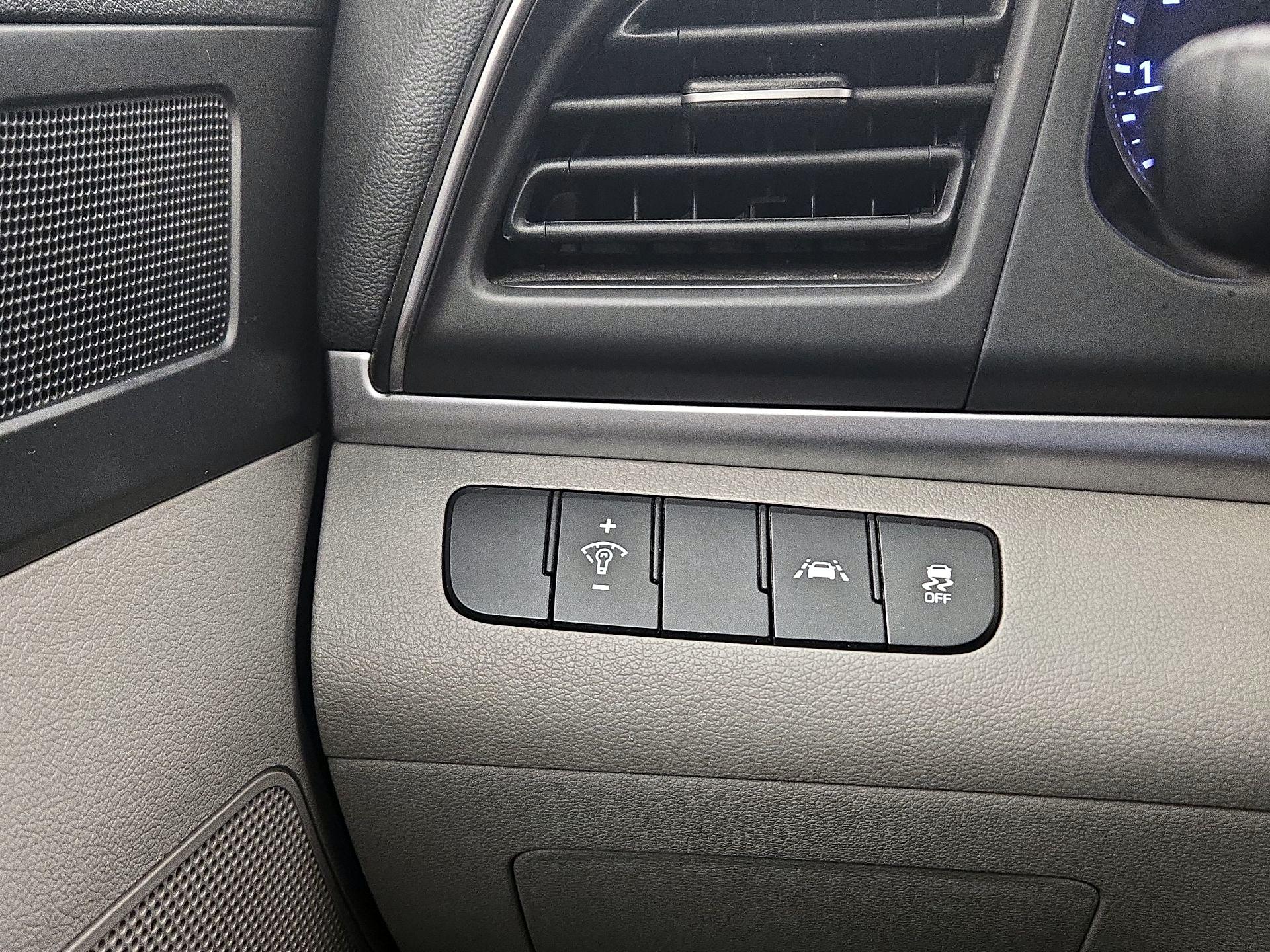 Thumbnail: 2020 Hyundai Elantra - 13