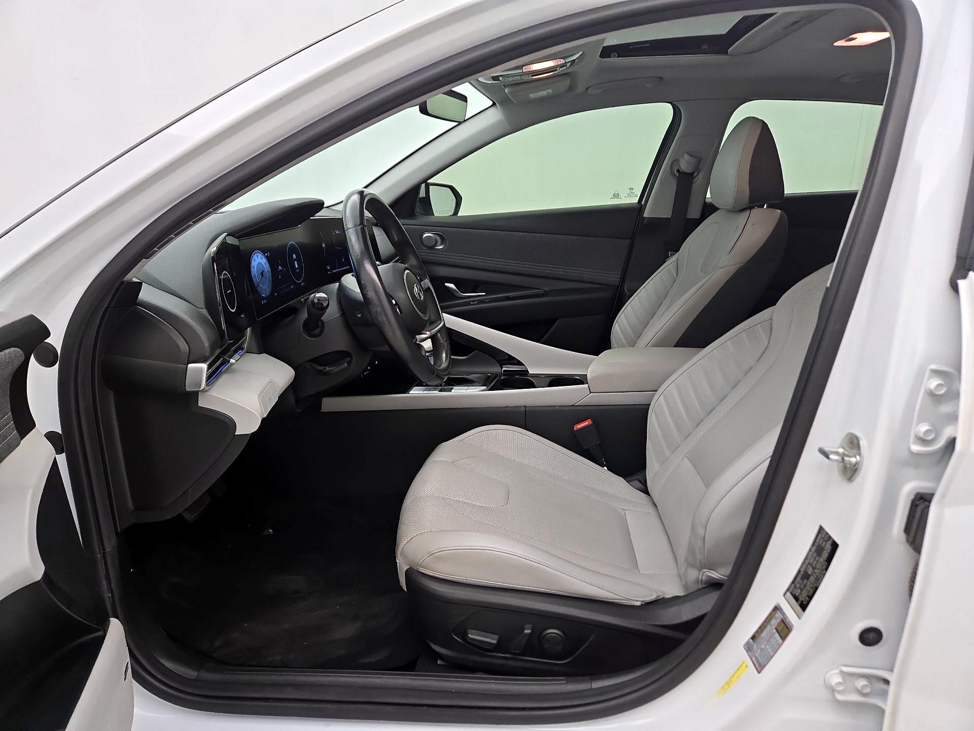 Thumbnail: 2022 Hyundai Elantra - 11