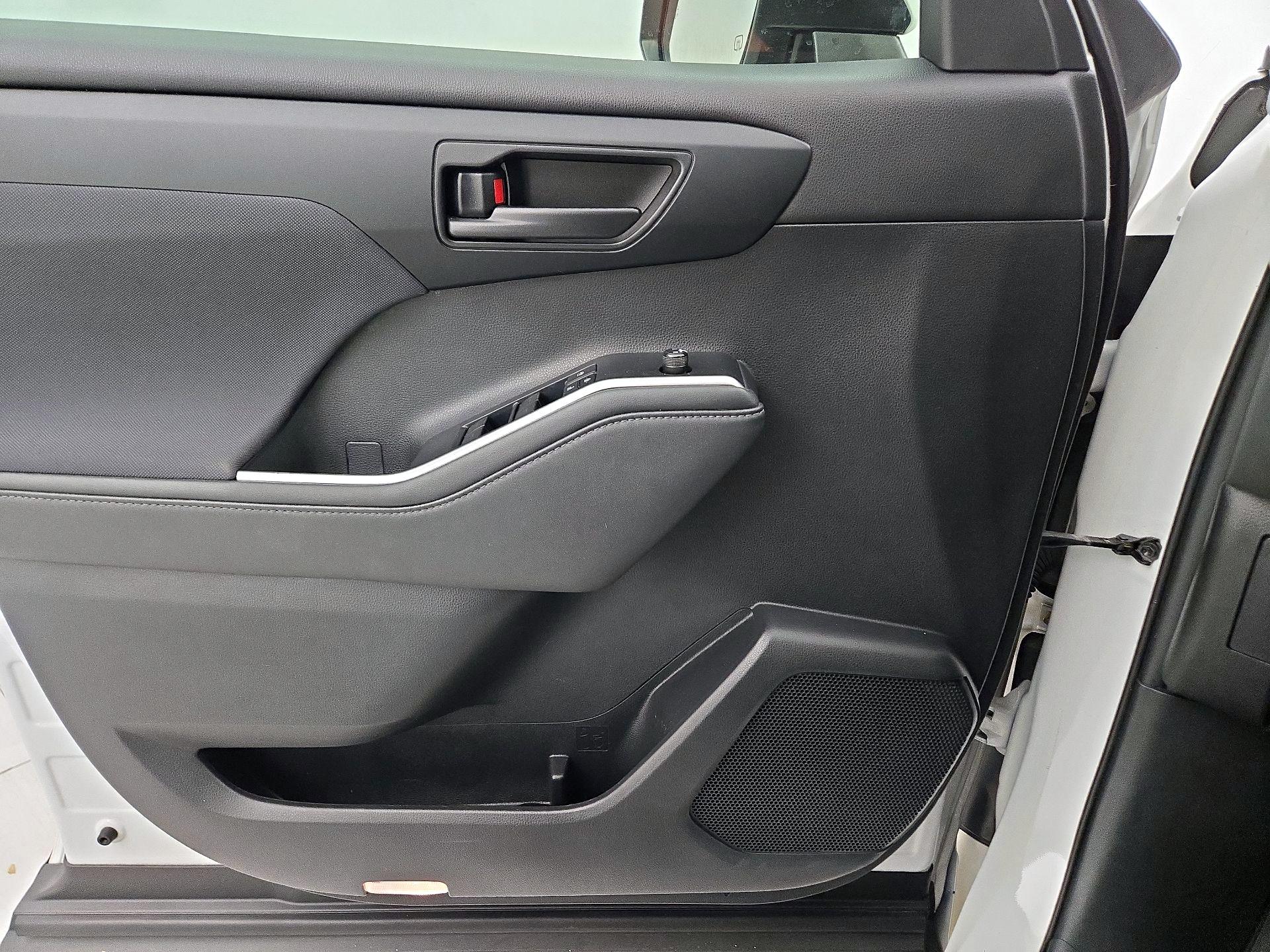 Thumbnail: 2020 Toyota Highlander - 12