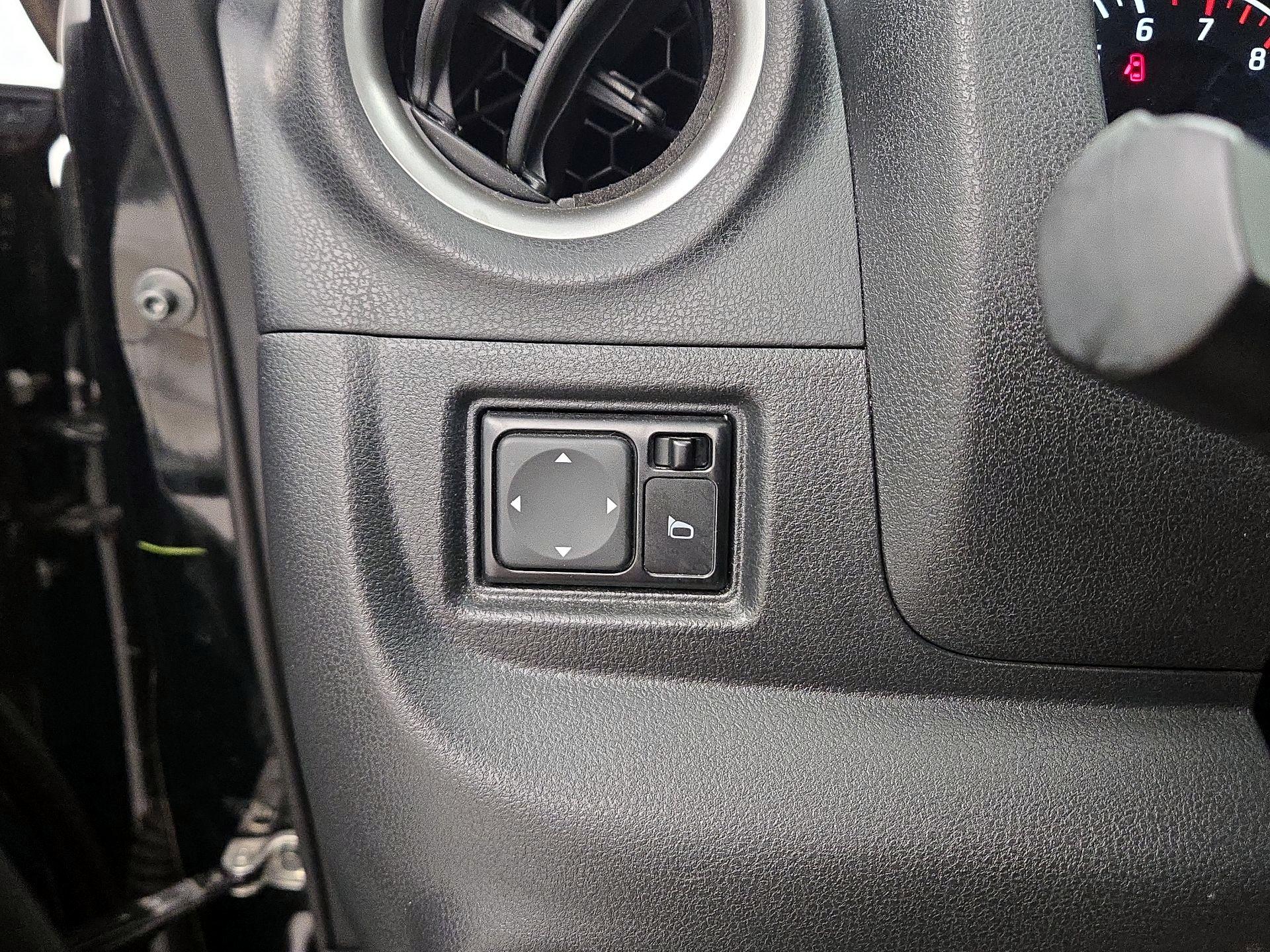 Thumbnail: 2017 Nissan Versa Note - 13