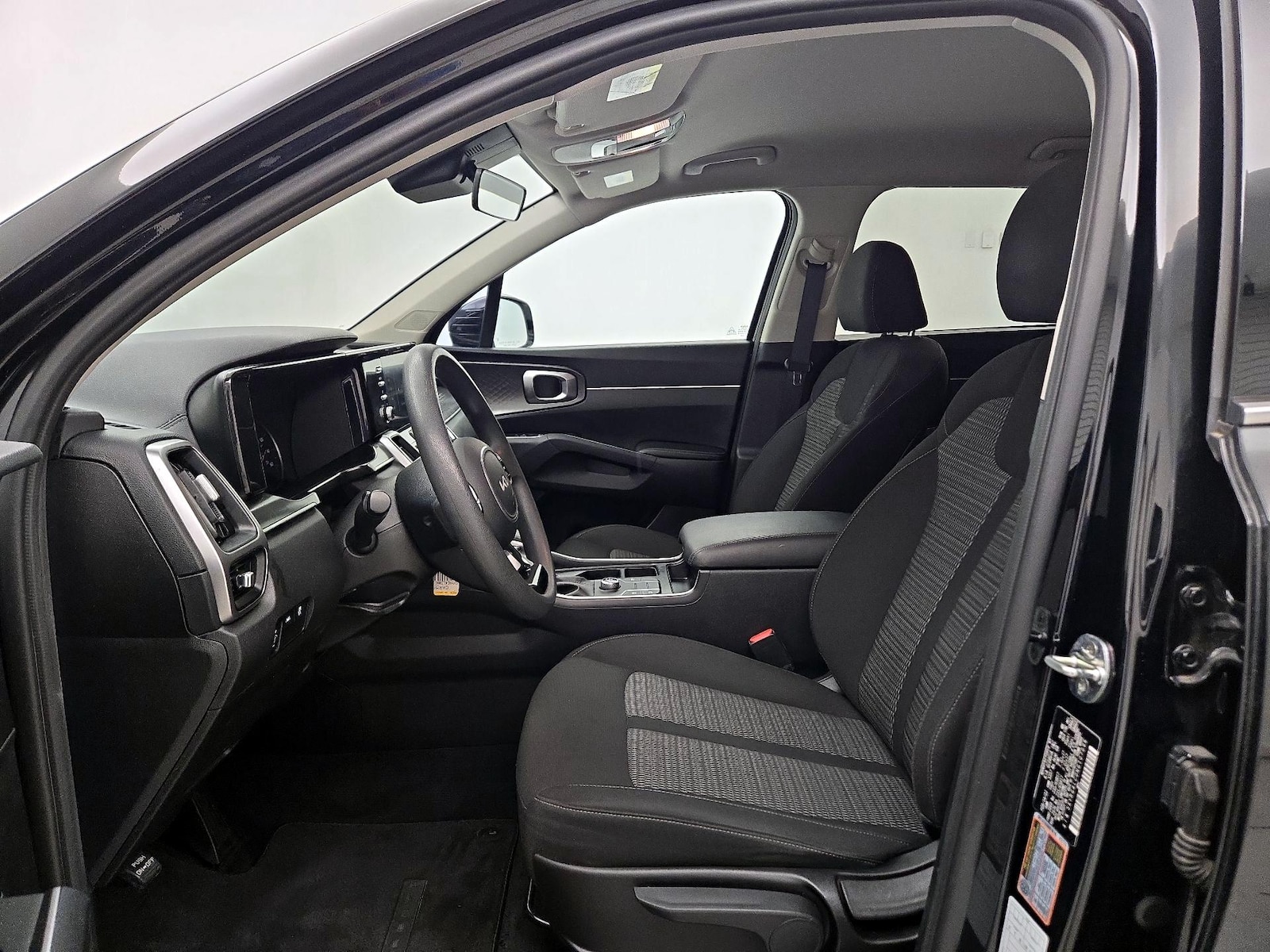 2022 Kia Sorento LX - Photo 12