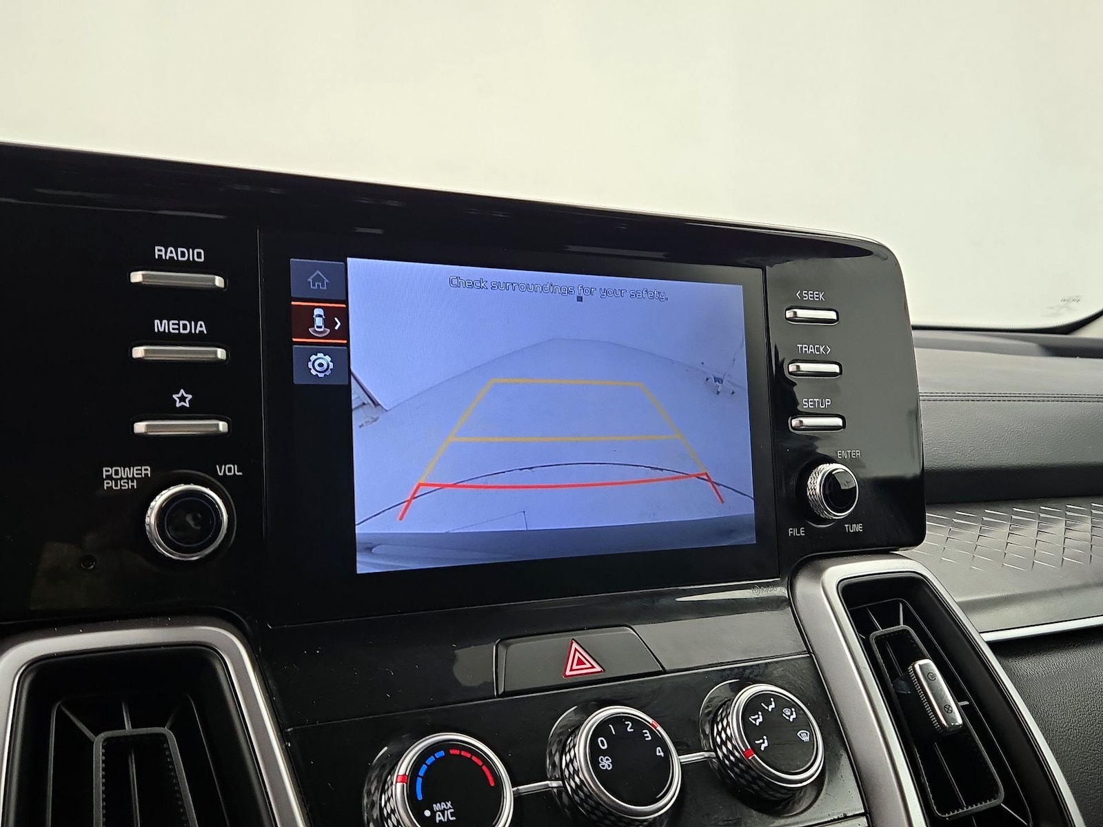 2022 Kia Sorento LX - Photo 15