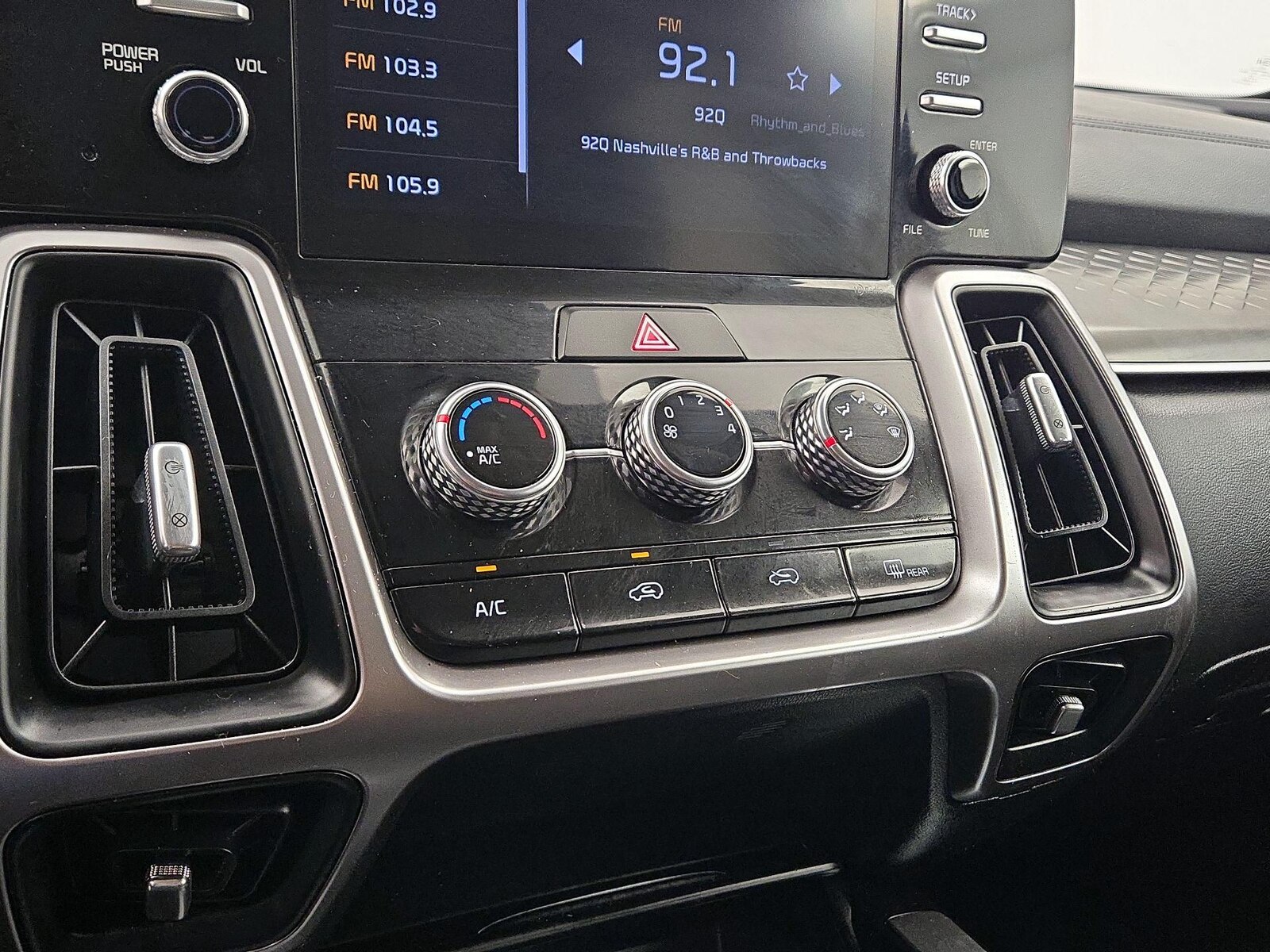 2022 Kia Sorento LX - Photo 17