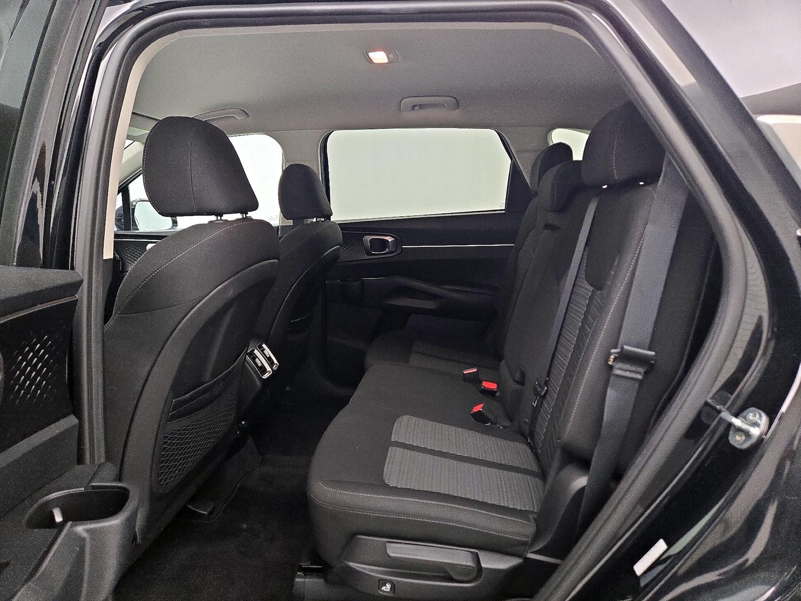 2022 Kia Sorento LX - Photo 20