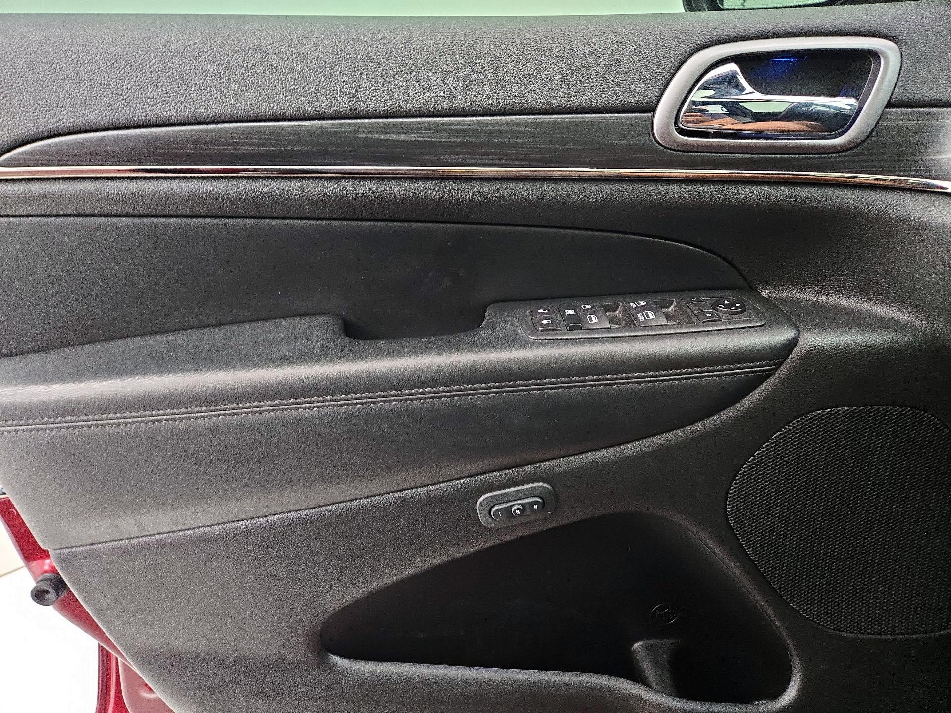 Thumbnail: 2020 Jeep Grand Cherokee - 12