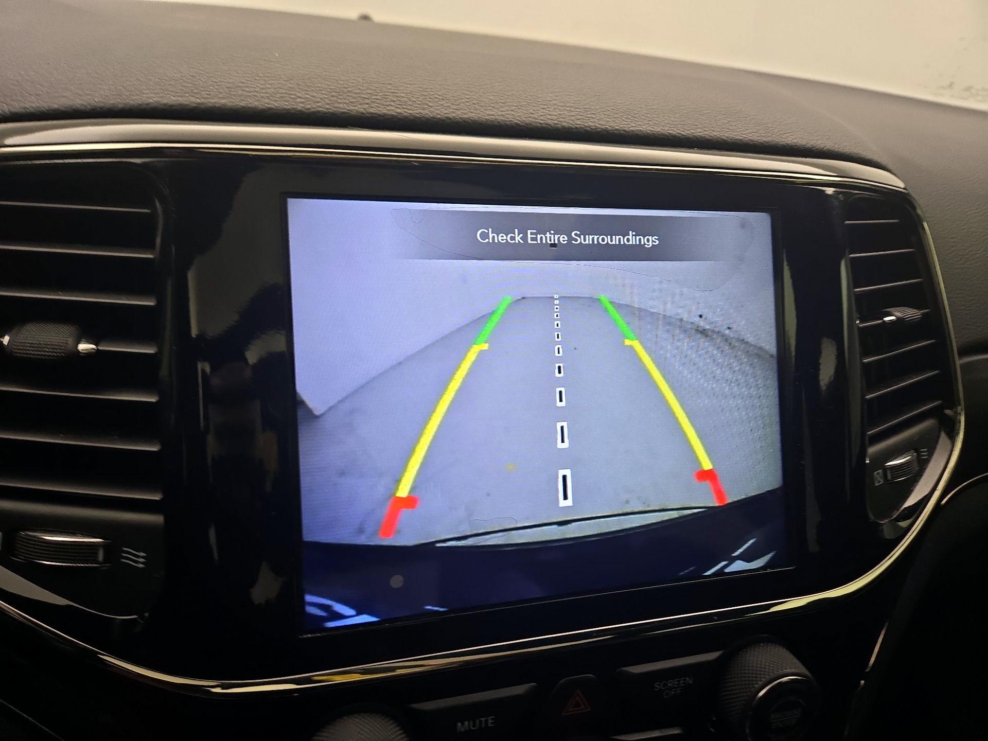 Thumbnail: 2020 Jeep Grand Cherokee - 15