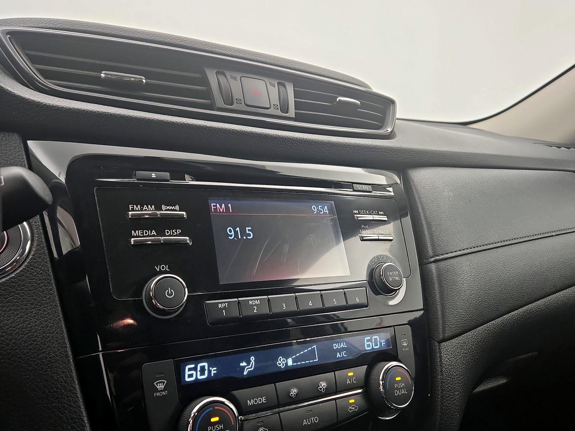 Thumbnail: 2017 Nissan Rogue - 15