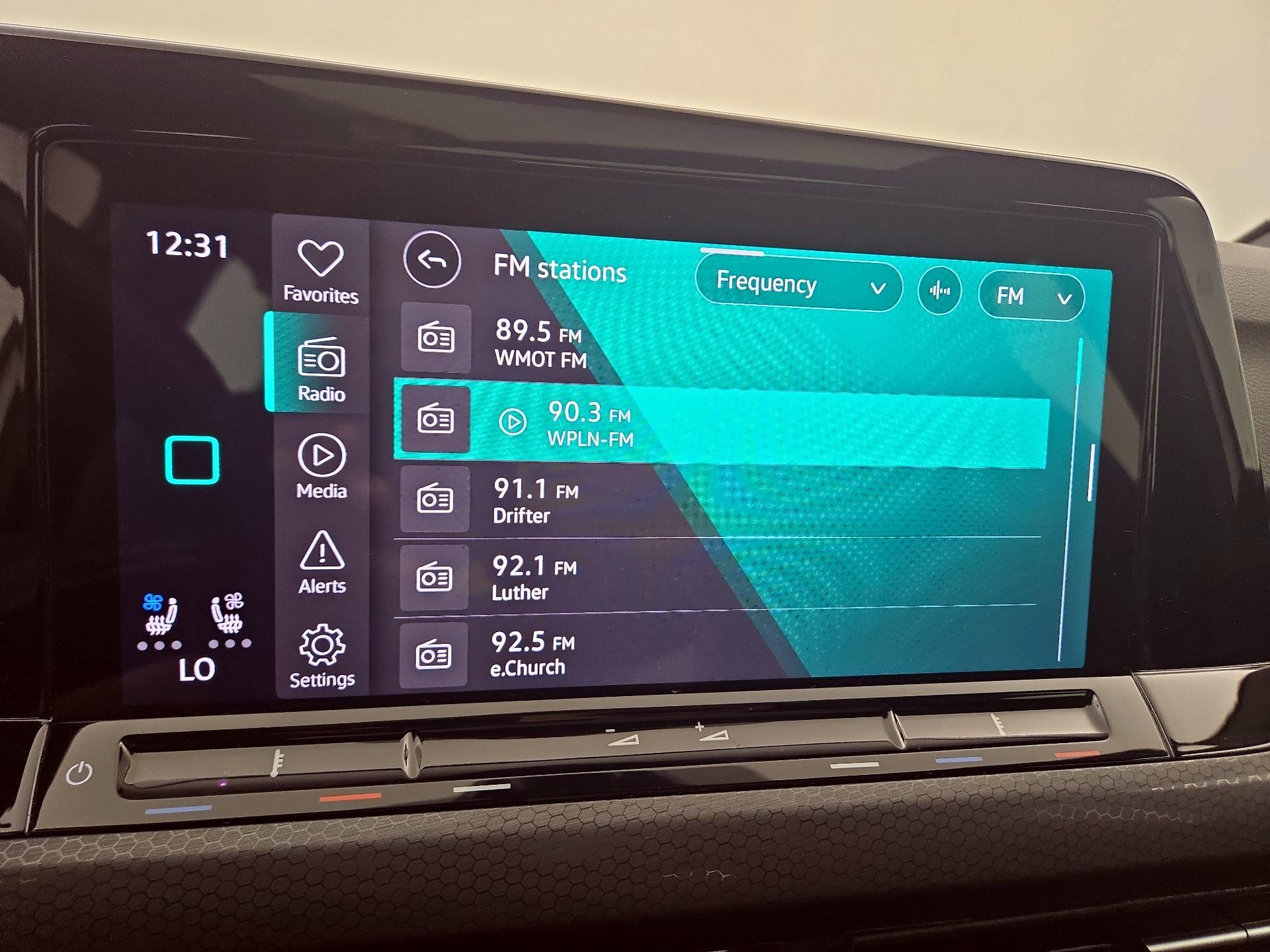 Thumbnail: 2022 Volkswagen Golf - 16