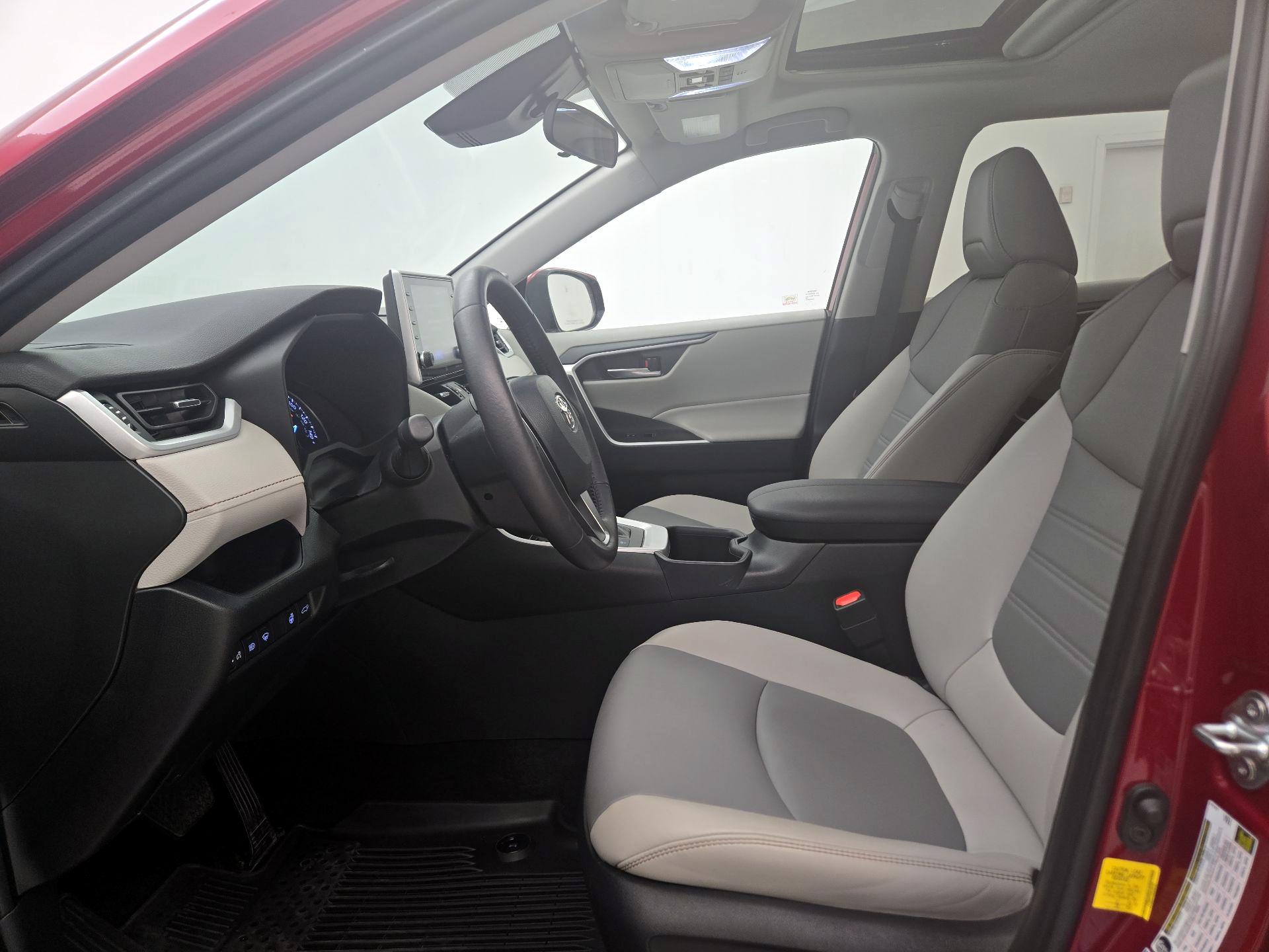 Thumbnail: 2022 Toyota RAV4 - 11