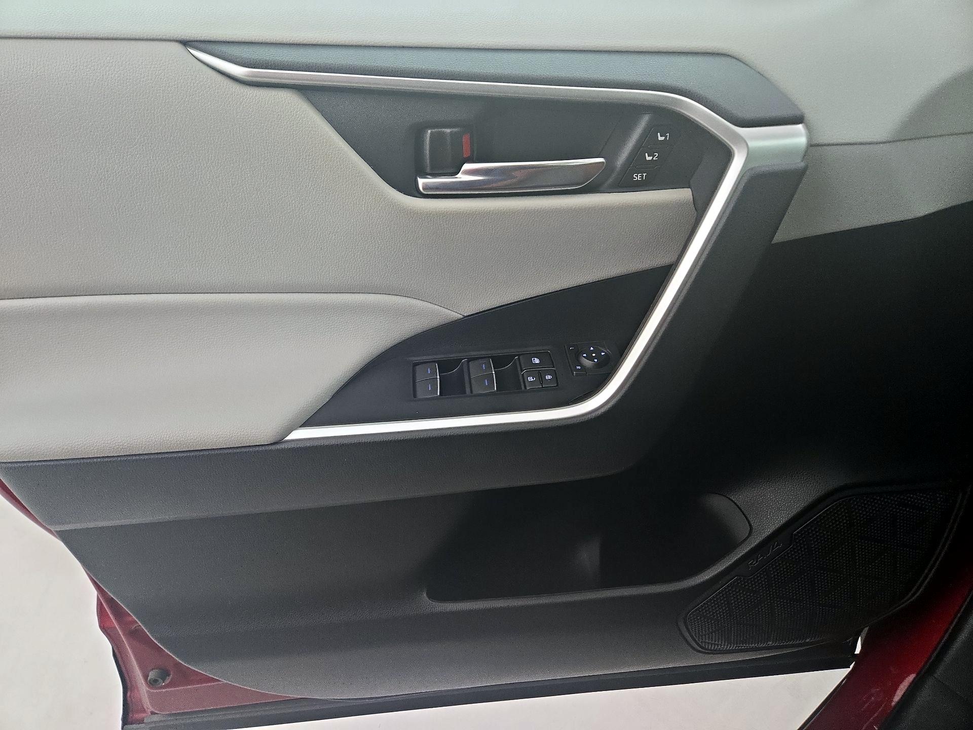 Thumbnail: 2022 Toyota RAV4 - 12